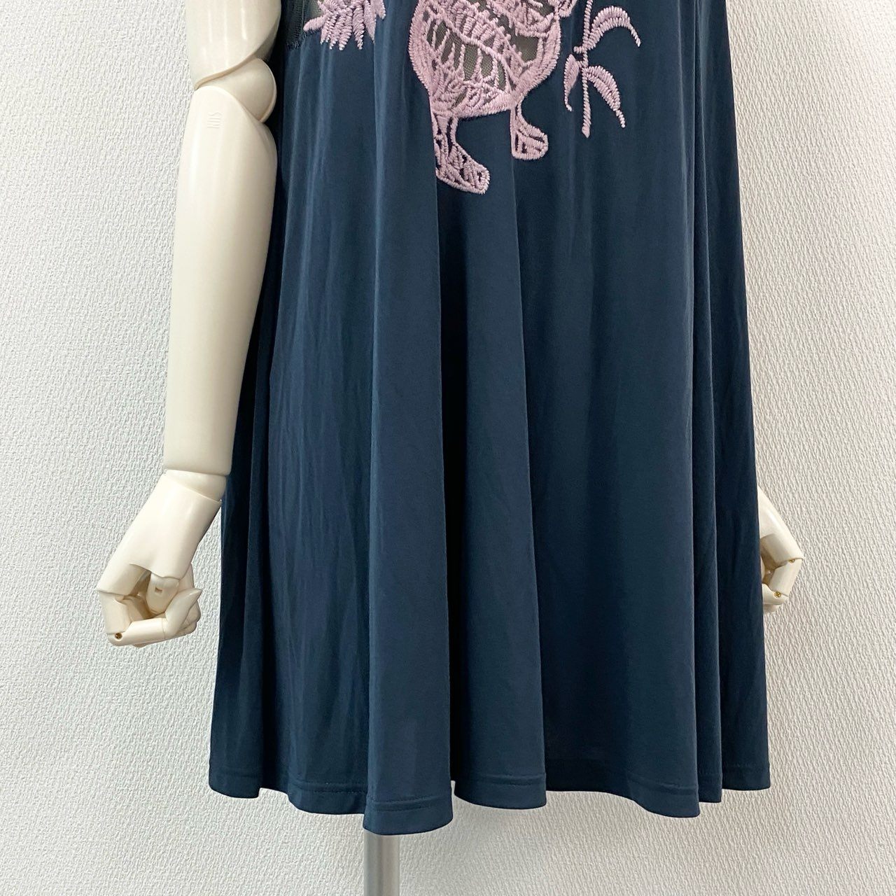 70i2 《未使用保管品》 タグ付 TOKUKO 1er Vol トクコプルミエヴォル シアー素材切替 花柄刺繍 ノースリーブワンピース チュニック 日本製 9 Mサイズ ブラック レディースo07t