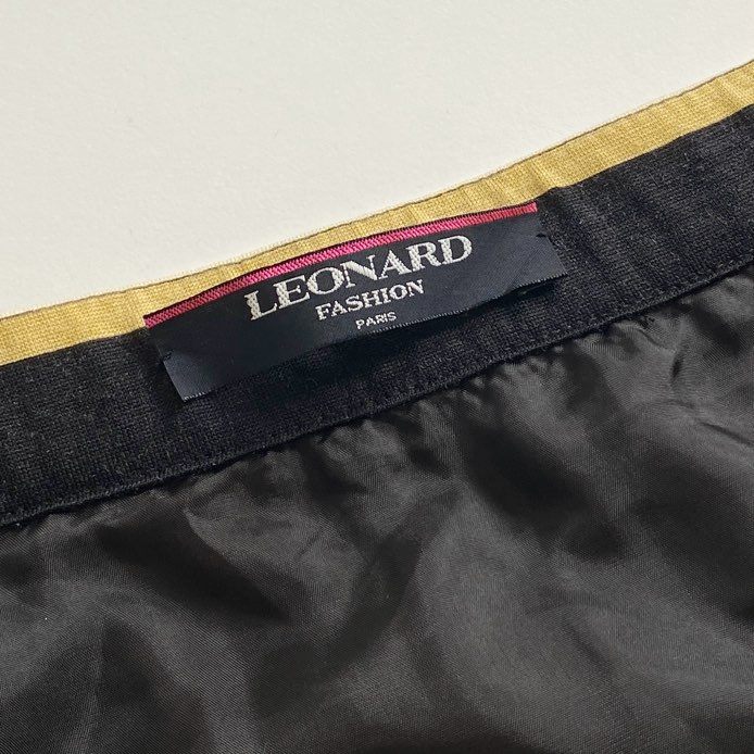 40d15 LEONARD FASHION レオナール 膝丈スカート 美しい花柄プリント 花柄スカート ウエスト76 ブラック マルチカラー レディース日本製