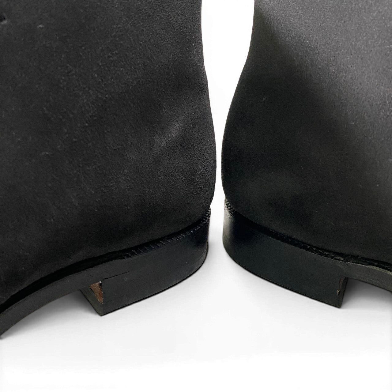 2f10【美品】 CROCKETT & JONES クロケットアンドジョーンズ CHERTSEY チャートシー プレーントゥ チャッカブーツ スウェードレザー シューズ サイズ9 ブラック メンズ 紳士靴u02t