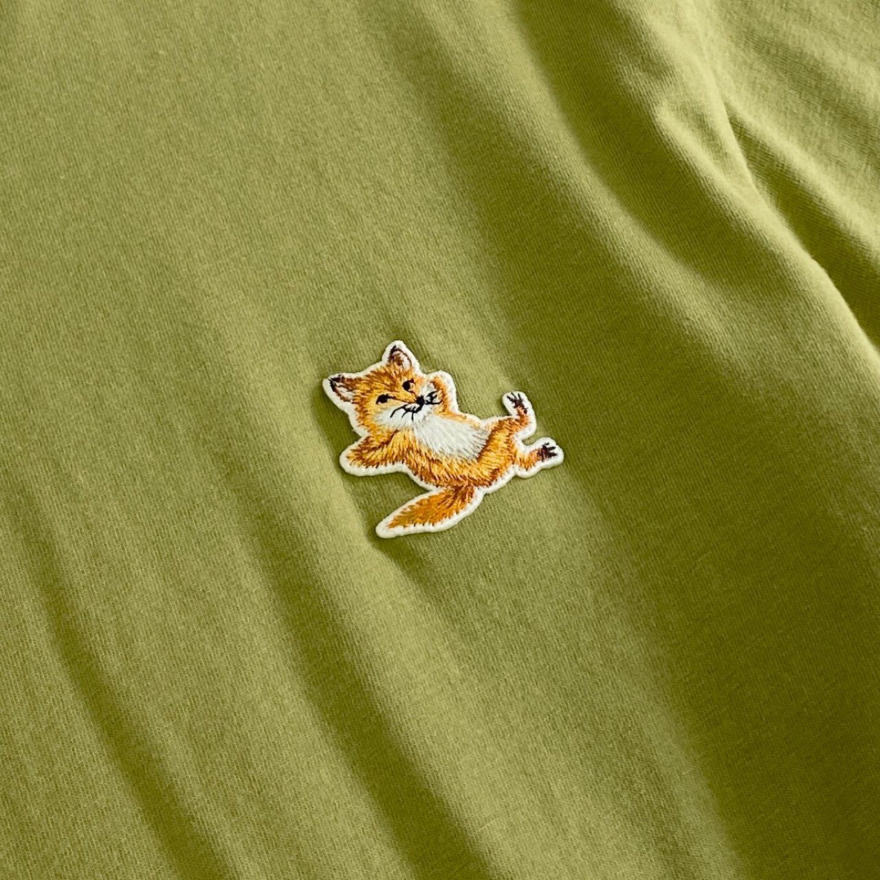 49k8 《美品》 MAISON KITSUNE メゾンキツネ CHILLAX FOX PATCH チラックスフォックス Tシャツ S グリーン カットソー ポルトガル製