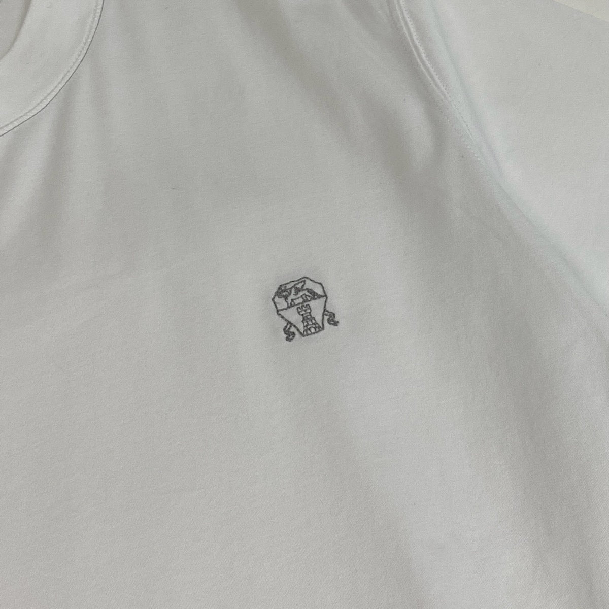 79g2 BRUNELLO CUCINELLI ブルネロクチネリ ロゴ刺繍 クルーネックTシャツ コットンカットソー SLIM FIT サイズＭ ホワイト コットン100％ メンズu02t