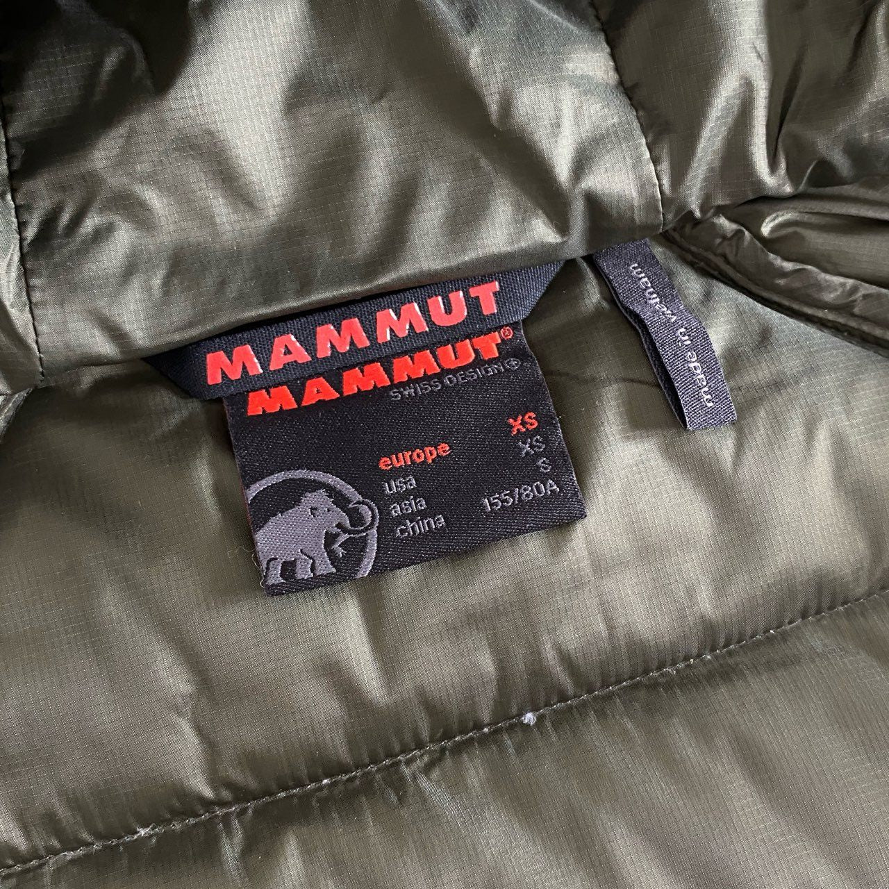 83h13 MAMMUT マムート フーディー ヘリンボーンダウンジャケット 750フィルパワー 1010-21330 ヨーロッパXS ブラック系 レディース 女性用 アウトドア