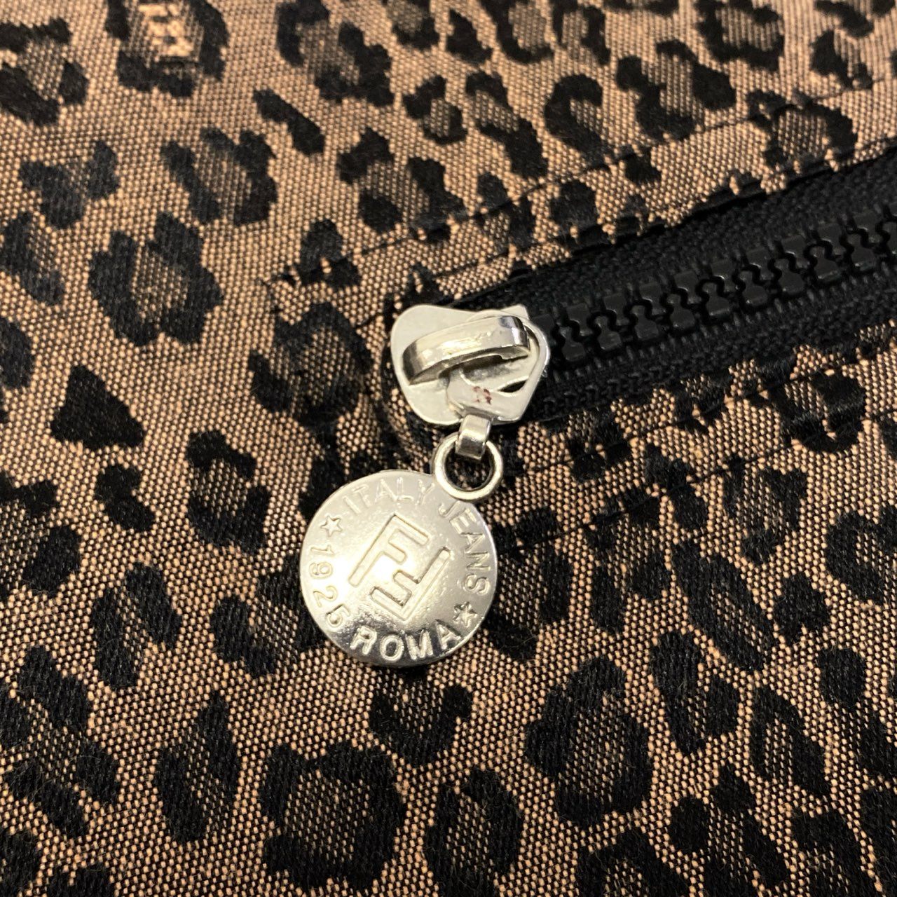 Ib6 FENDI フェンディ ロゴレオパードパターン リバーシブルコート アウター ジップアップ ブラウン系 ユニセックスu02t