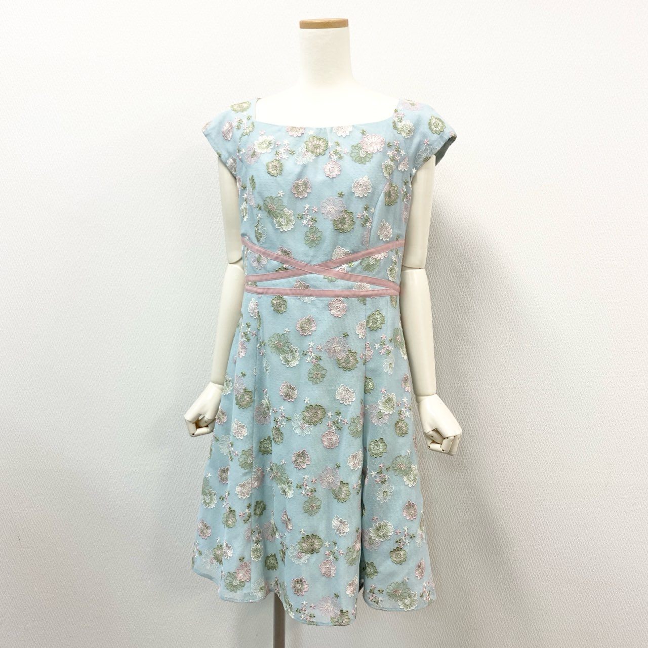 45j10 TOCCA トッカ フラワー刺繍 フレアワンピース フレンチスリーブワンピース 花柄 レース レディース 女性用 6 ライトブルーu02t