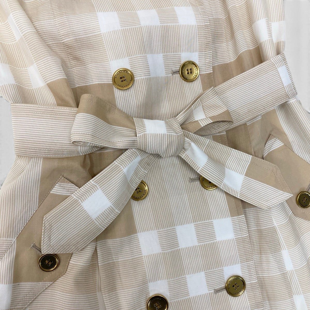 Ig9 BURBERRY LONDON ノバチェック トレンチ風ワンピース アメリカンスリーブ 日本製 36サイズ ベージュ ホワイト コットン100％ レディース 女性用ta1