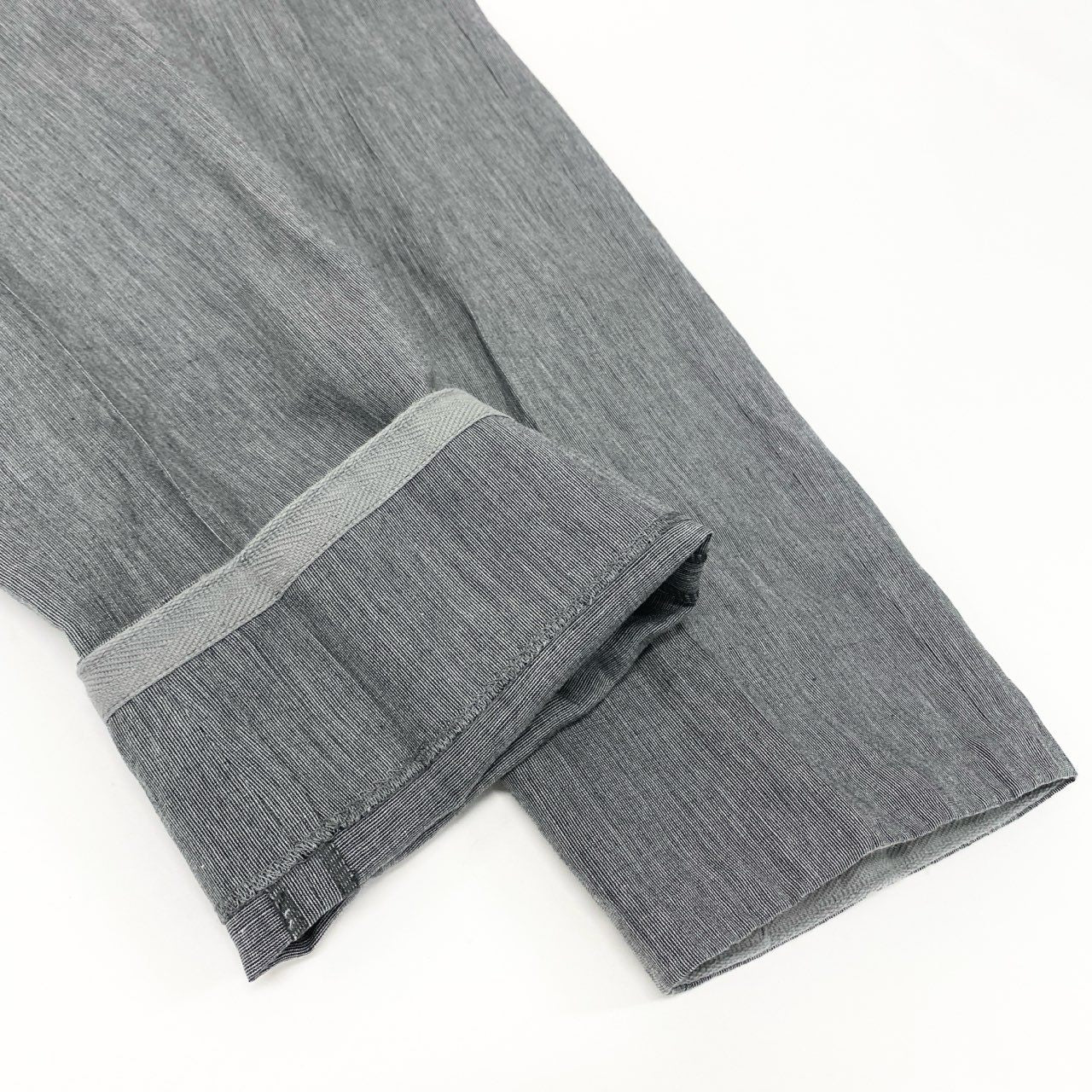 22i16《美品》 Ermenegildo Zegna エルメネジルドゼニア サマースラックス テーパードパンツ ボトムス スリムフィット 44 グレー シルクリネン メンズu02t