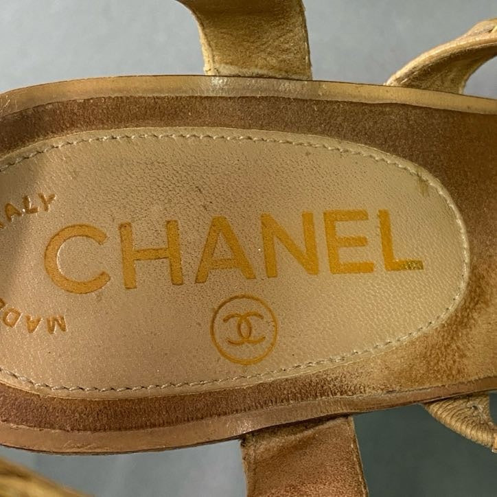 2a6 CHANEL シャネル ココマーク ゴールドチェーン ウェッジソールサンダル 37 ベージュ レザー コルク イタリア製 シューズ パンプス