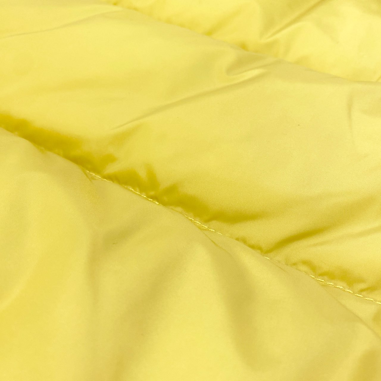 58c5【未使用タグ付き】定価13.5万円 N°21 ヌメロヴェントゥーノ ロゴ入りバックリボン ダウンジャケット サイズXS イエロー系 メンズ アウターk02i