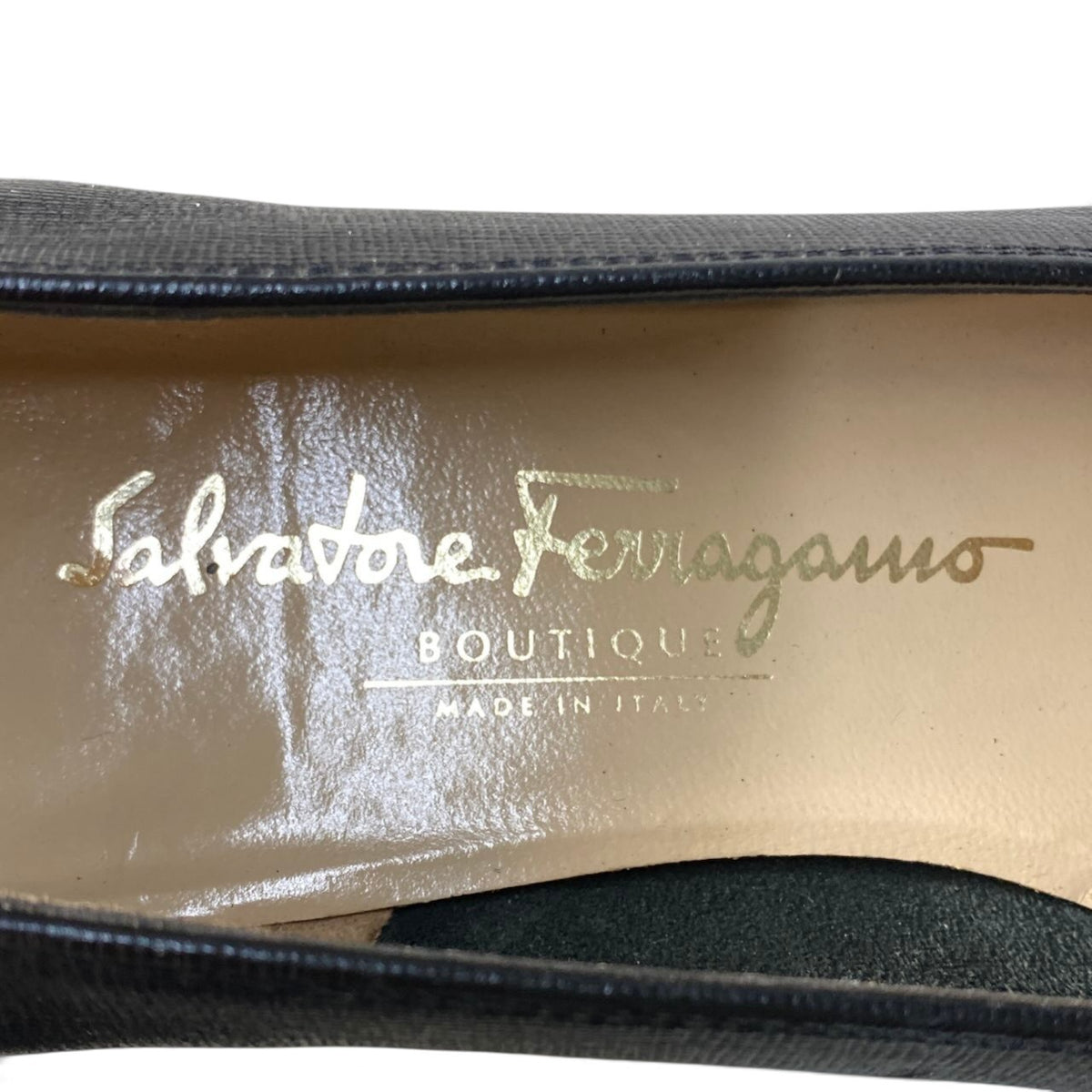 2i16 Salvatore Ferragamo サルヴァトーレフェラガモ パンプス ローファー レザーシューズ ロゴプレート 7 1/2サイズ ブラック レザー レディース 女性用u02t