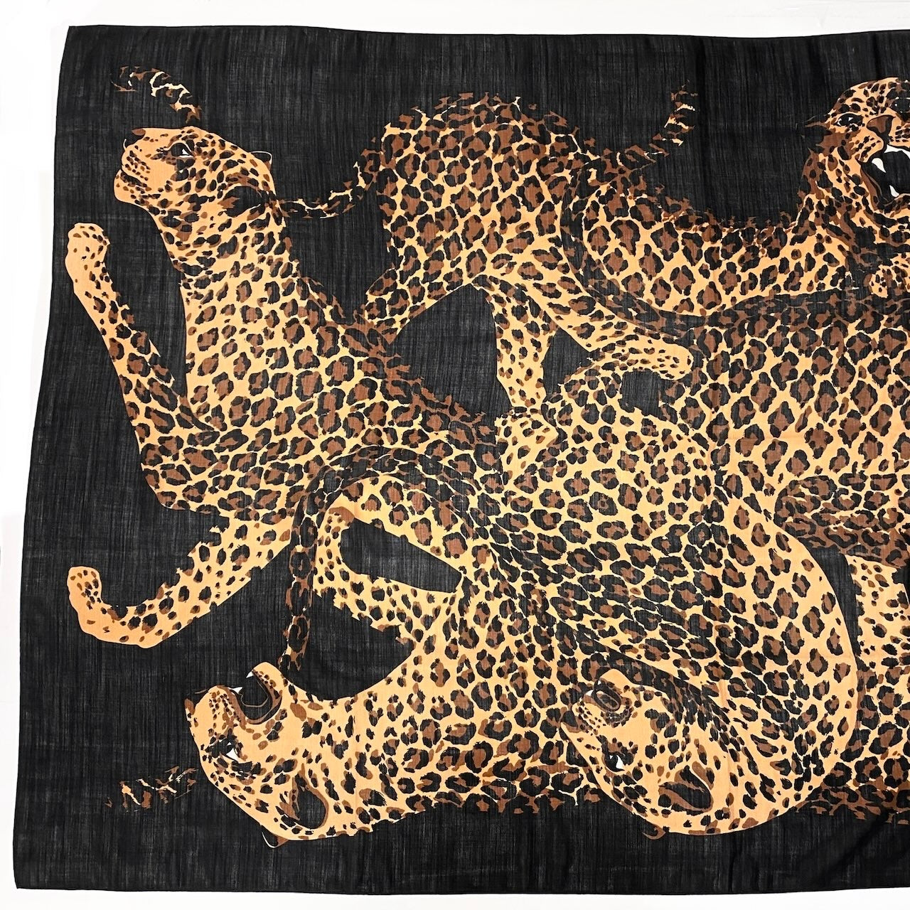 c29 YVES SAINT LAURENT イヴサンローラン 超大判ストール ショール 190×124 6頭の豹 ブラック レオパード ユニセックスu02t c29 YVES SAINT LAURENT イヴサンローラン 超大判ストール ショール