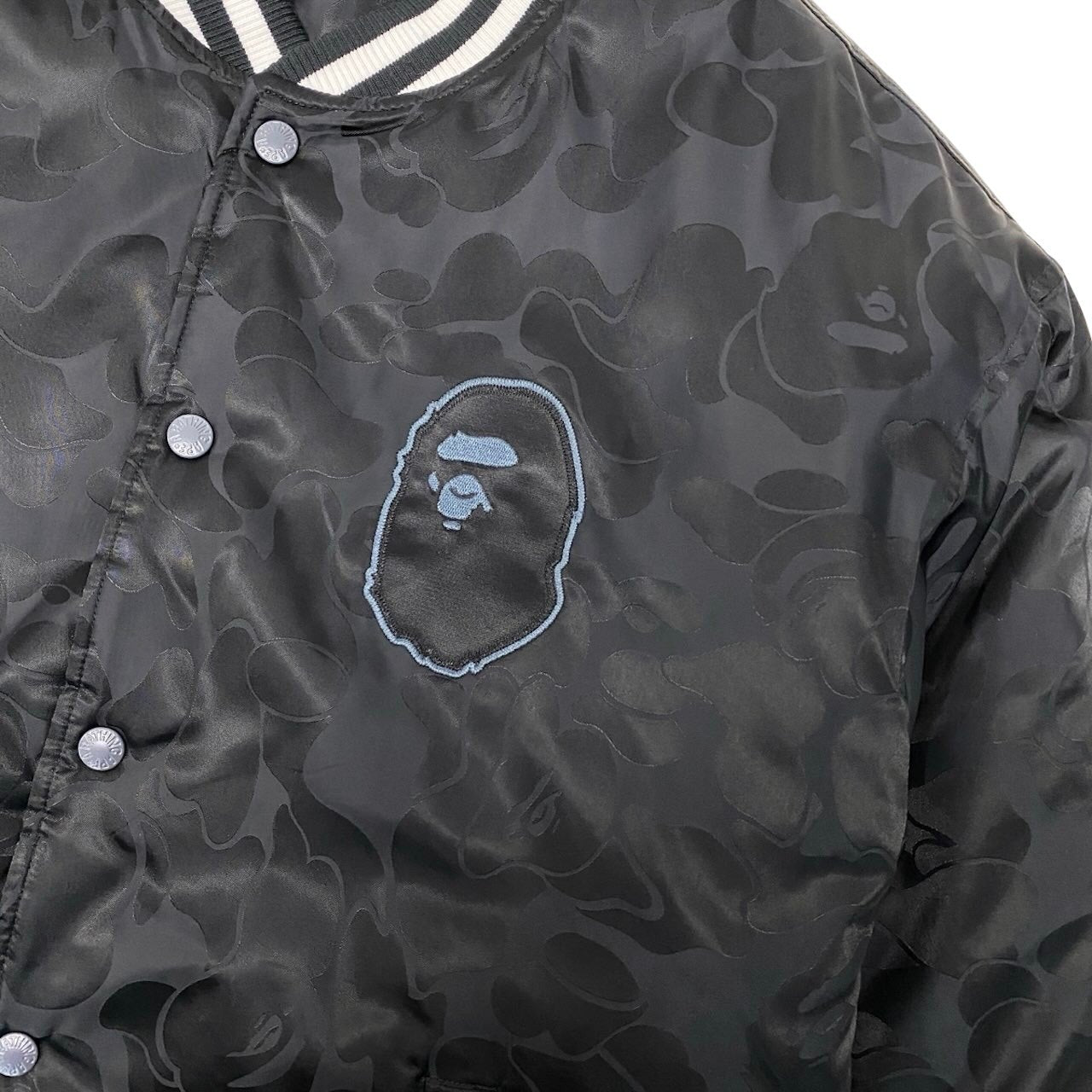 89g20 A Bathing Ape アベイシングエイプ Tonal Solid Camo Padded Varsity Jacket スタジャン カモフラ柄 001HJJ8010541 サイズXL ブラック メンズt18r