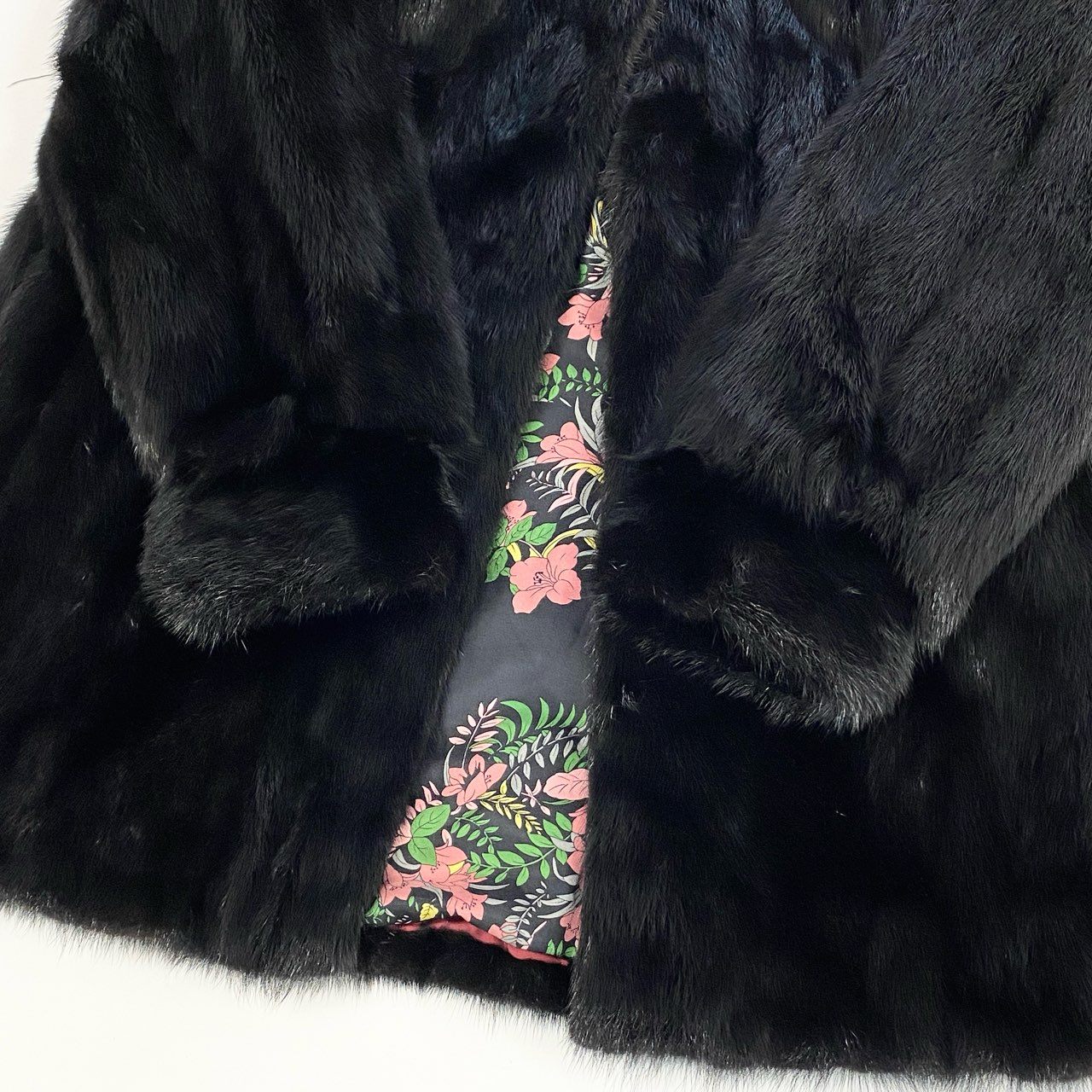 42k14【美品】毛皮コート ファーコート ダークミンク ミンクファー セミロングコート 裏地花柄 シルク ブラック レディースu02t