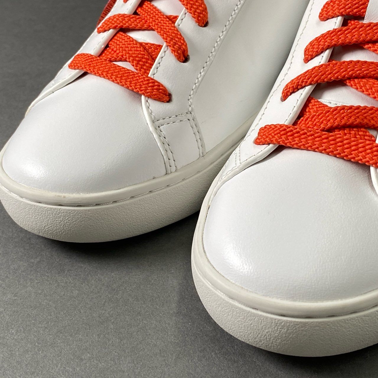 1e12 【美品】 TORY BURCH トリーバーチ T-Logo Fil Coupe Sneaker ロゴスニーカー 6M ホワイト オレンジ レザー シューズ