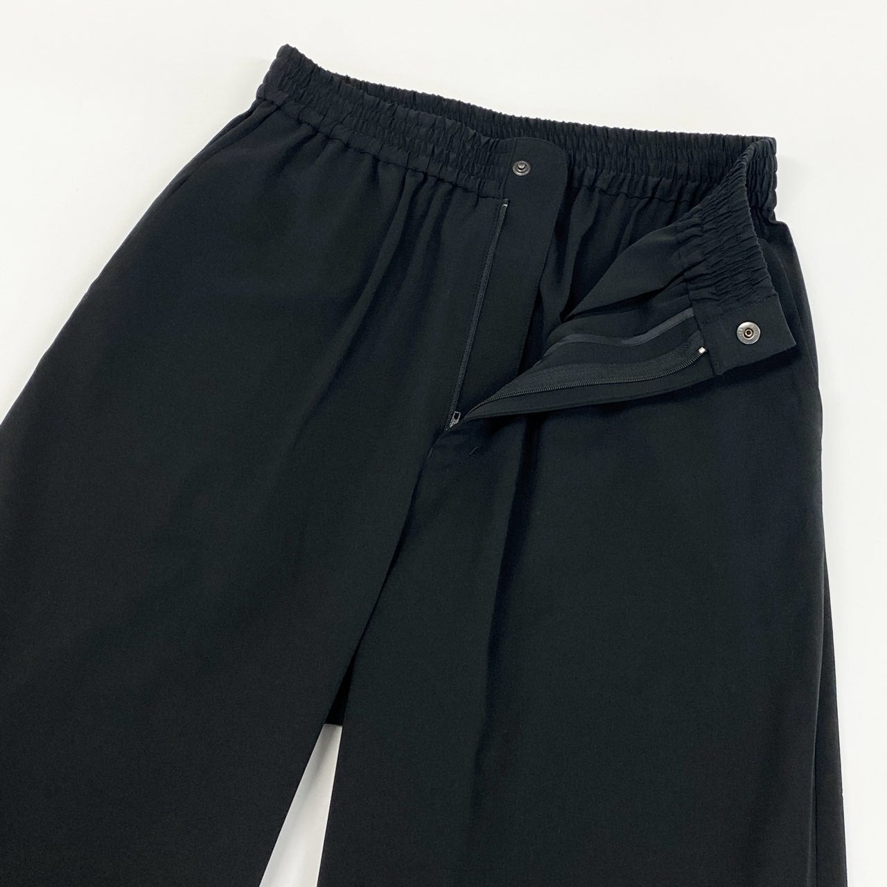63g4 HYKE ハイク 2025SS STRETCH WIDE LEG PANTS ストレッチワイドパンツ ボトムス 251-13332 2 M ブラック レディース
