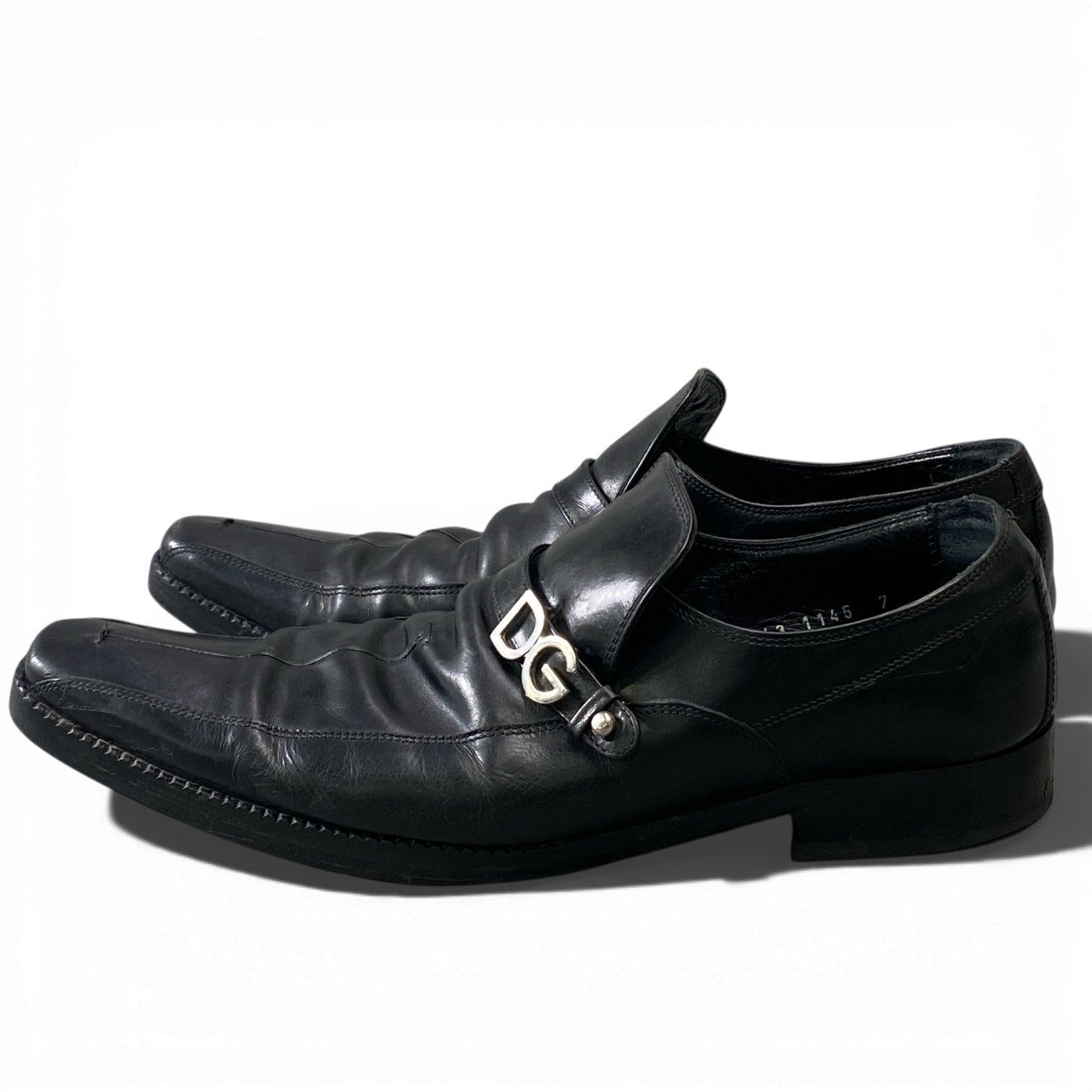 2a5 DOLCE&GABBANA ドルチェアンドガッパーナ ローファー レザーシューズ DGロゴプレート ビジネスシューズ 7サイズ ブラック レザー メンズk02i