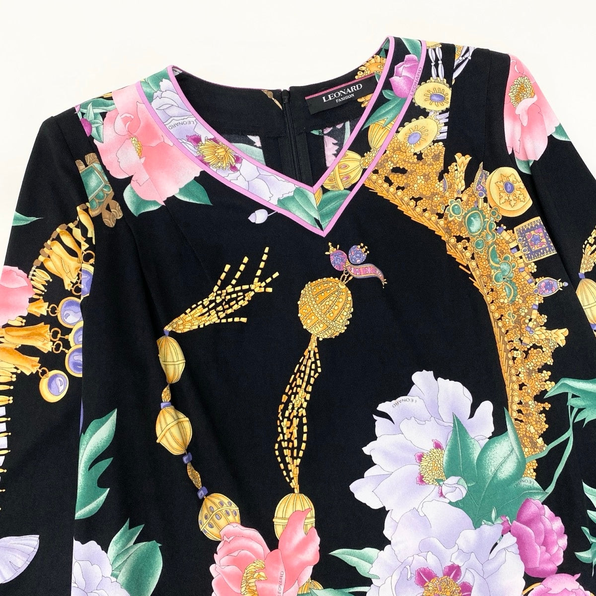 49f27 LEONARD レオナール ロングスリーブカットソー チュニックカットソー カンカン素材 Vネック 花柄プリント 0189521 Lサイズ マルチカラー レディース 女性用u02t