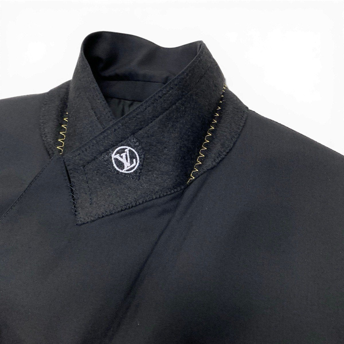 Eg9 【美品】LOUIS VUITTON 2022AW テーラードノースリーブジャケット LVロゴ ブラック メンズ 男性用k02i