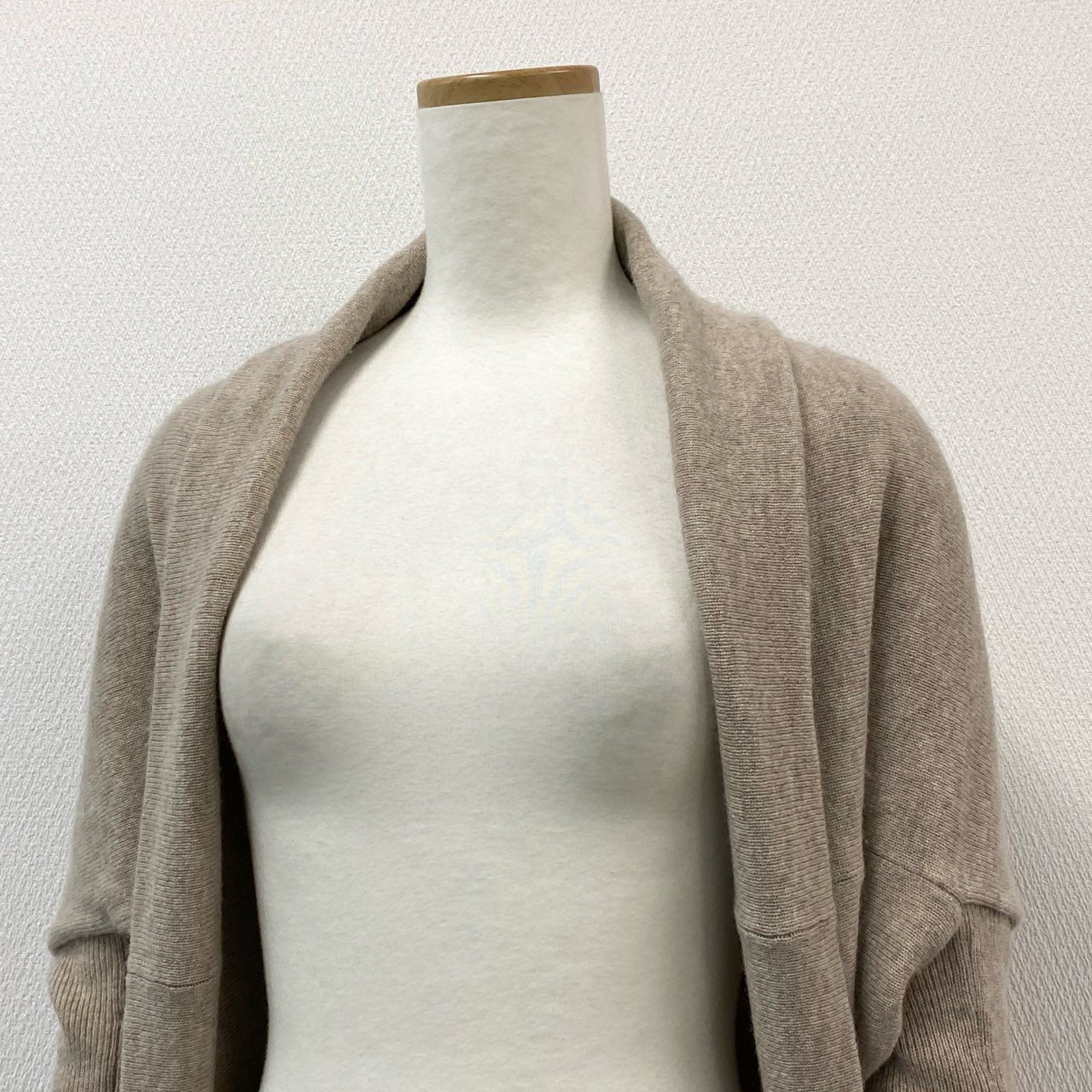 52d18 《新品タグ付き》 FOXEY フォクシー マシュマロボレロ ニットカーディガン トップス 33578 サイズF ベージュ系 カシミヤ100％ レディース 日本製