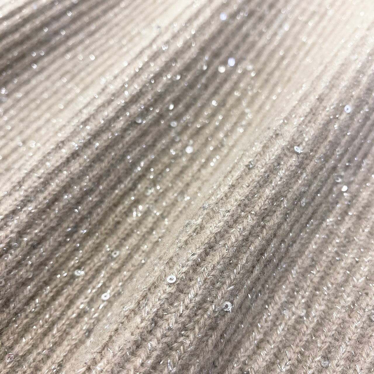 12g1【美品】 BRUNELLO CUCINELLI ブルネロクチネリ スパンコール ラメニット クルーネックセーター カシミヤ混 XS ベージュ レディースu02t