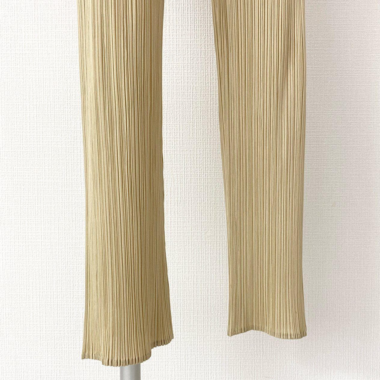 74D16 PLEATS PLEASE プリーツプリーズ ISSEY MIYAKE イッセイミヤケ プリーツ加工 プリーツパンツ リラックスパンツ PP04-JF609 サイズ3 イエロー ポリエステル 日本製 レディース