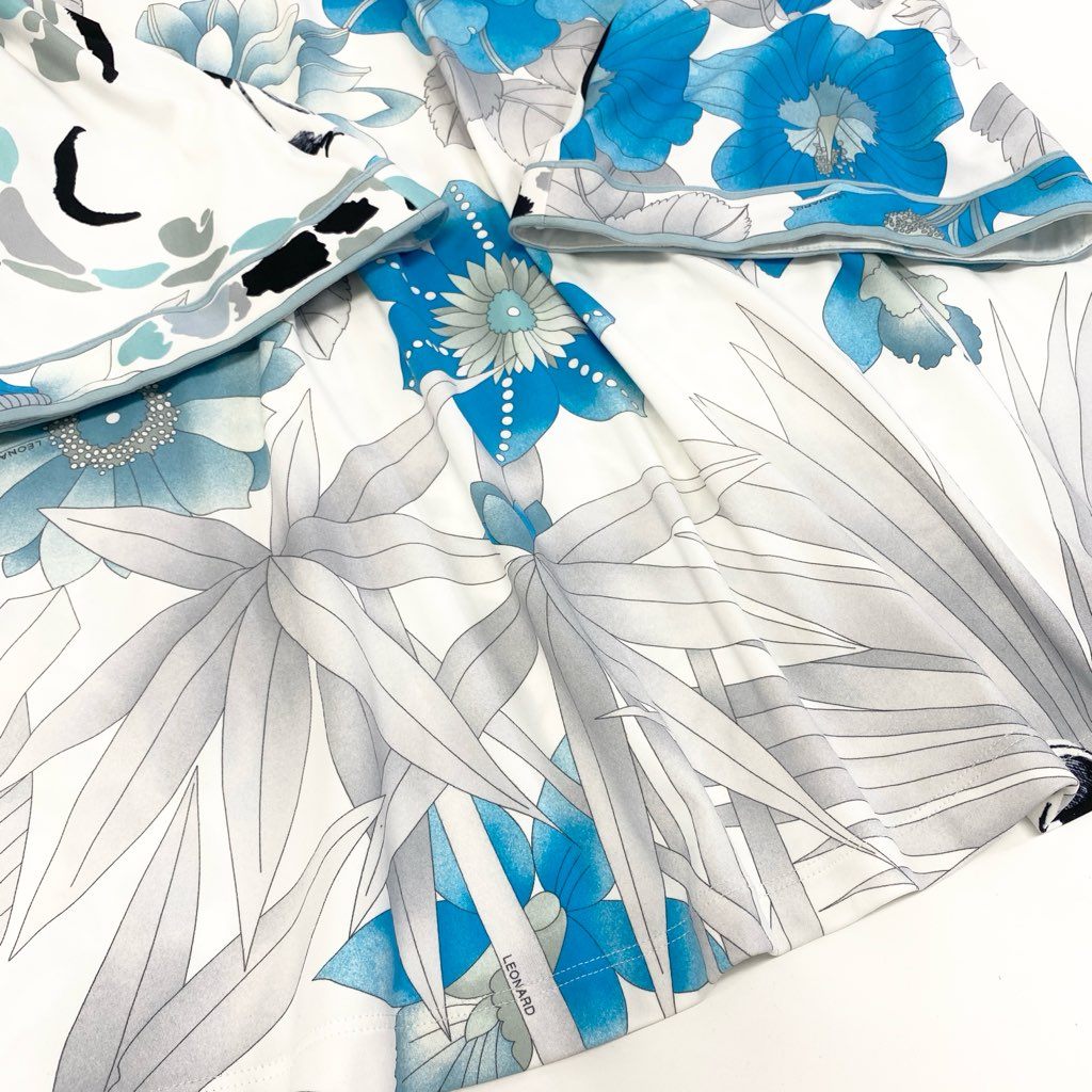 69L17 LEONARD レオナール チュニック ロングスリーブカットソー 美しい花柄プリント ストレッチ素材 トップス 36サイズ ホワイト ブルー レディースo07t