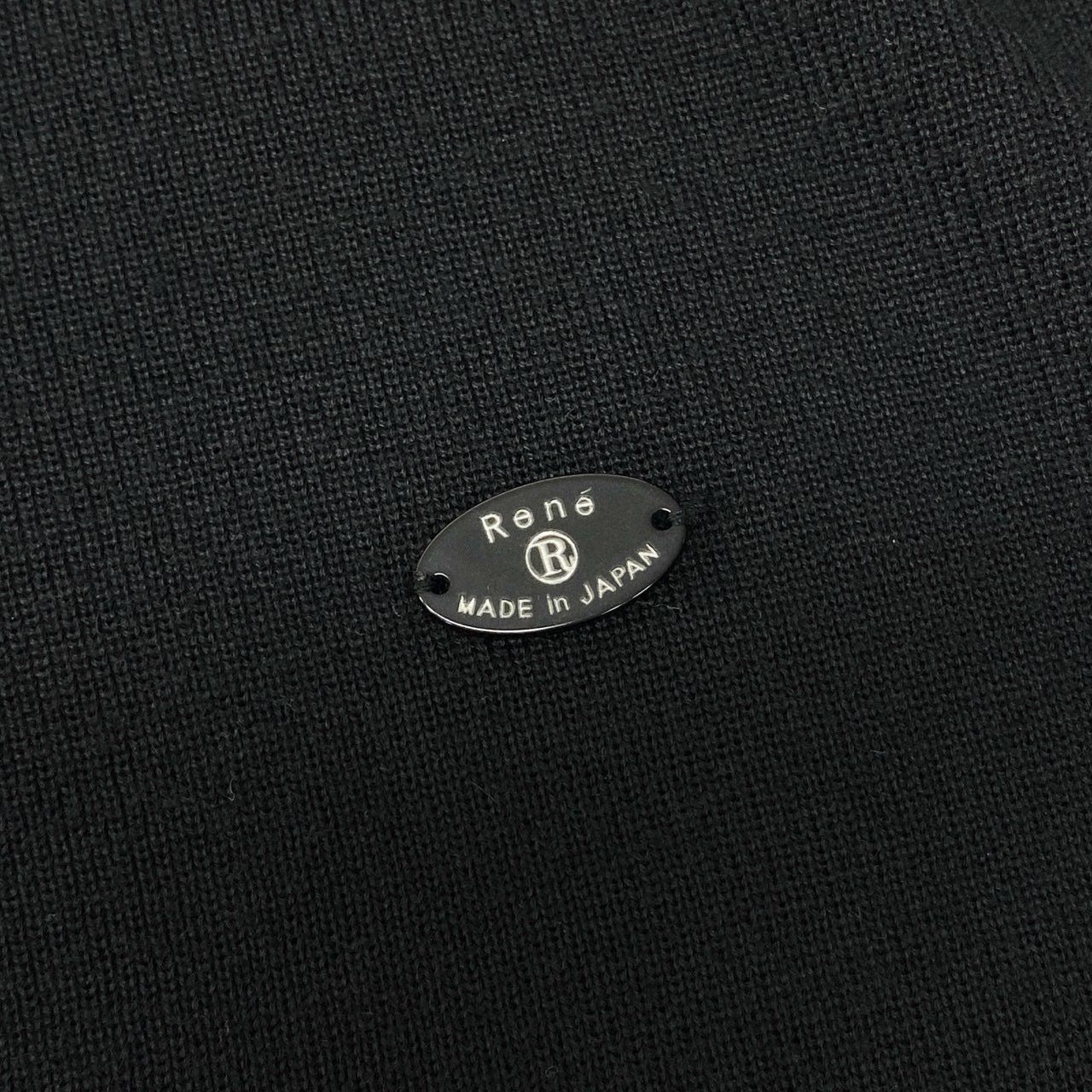 47b4【美品】Rene ルネ ニットカーディガン パフスリーブ ロゴプレート パールボタン 5232170 34サイズ ブラック レディース 女性用u02t