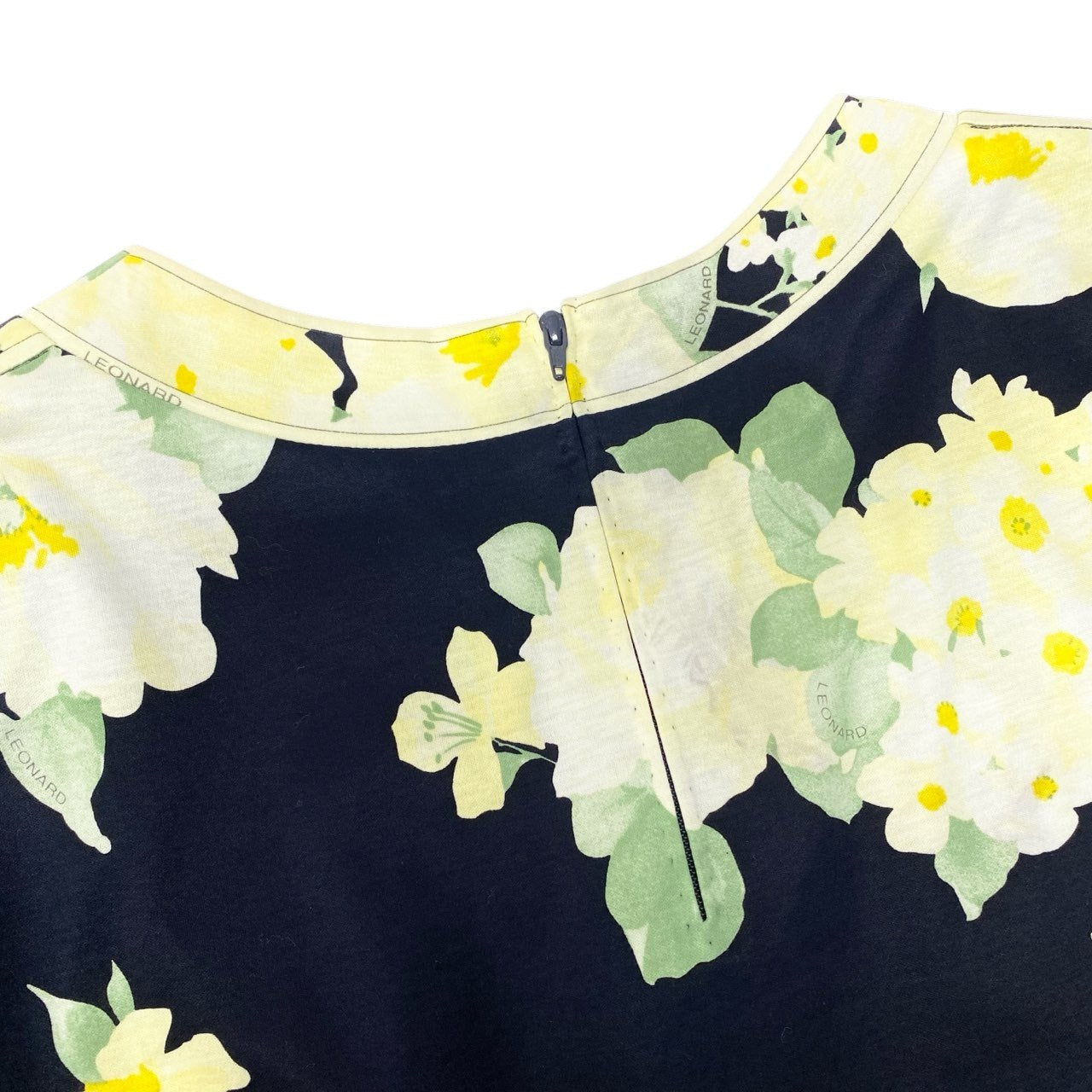60c6《美品》 LEONARD レオナール 美しい花柄プリント 半袖カットソー Tシャツ トップス 40 ネイビー イエロー コットン レディースu02t