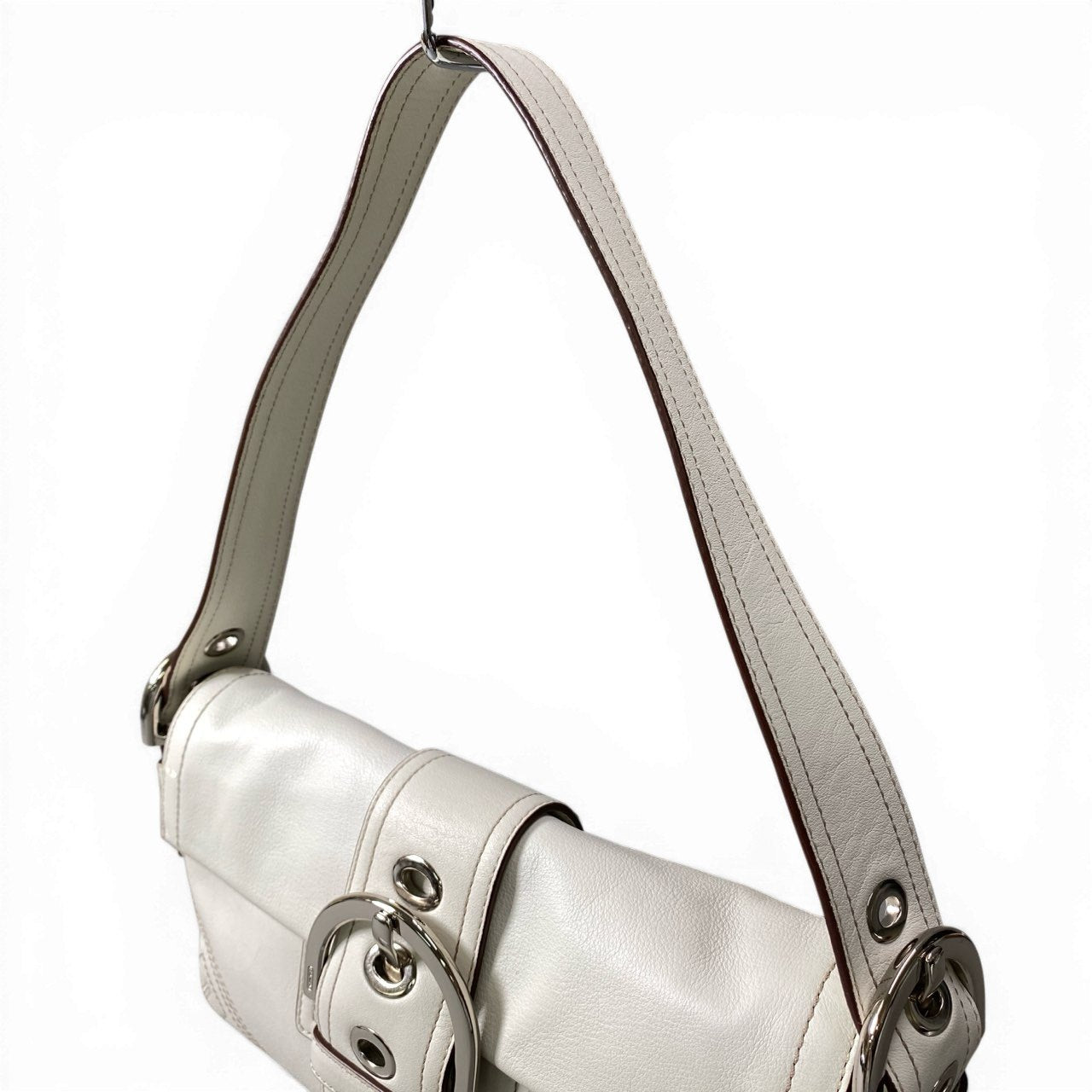 d9 《美品》 COACH コーチ ソーホー ワンショルダーバッグ Soho Smail Flap Bag 8A05 ホワイト レザー カバンt18r