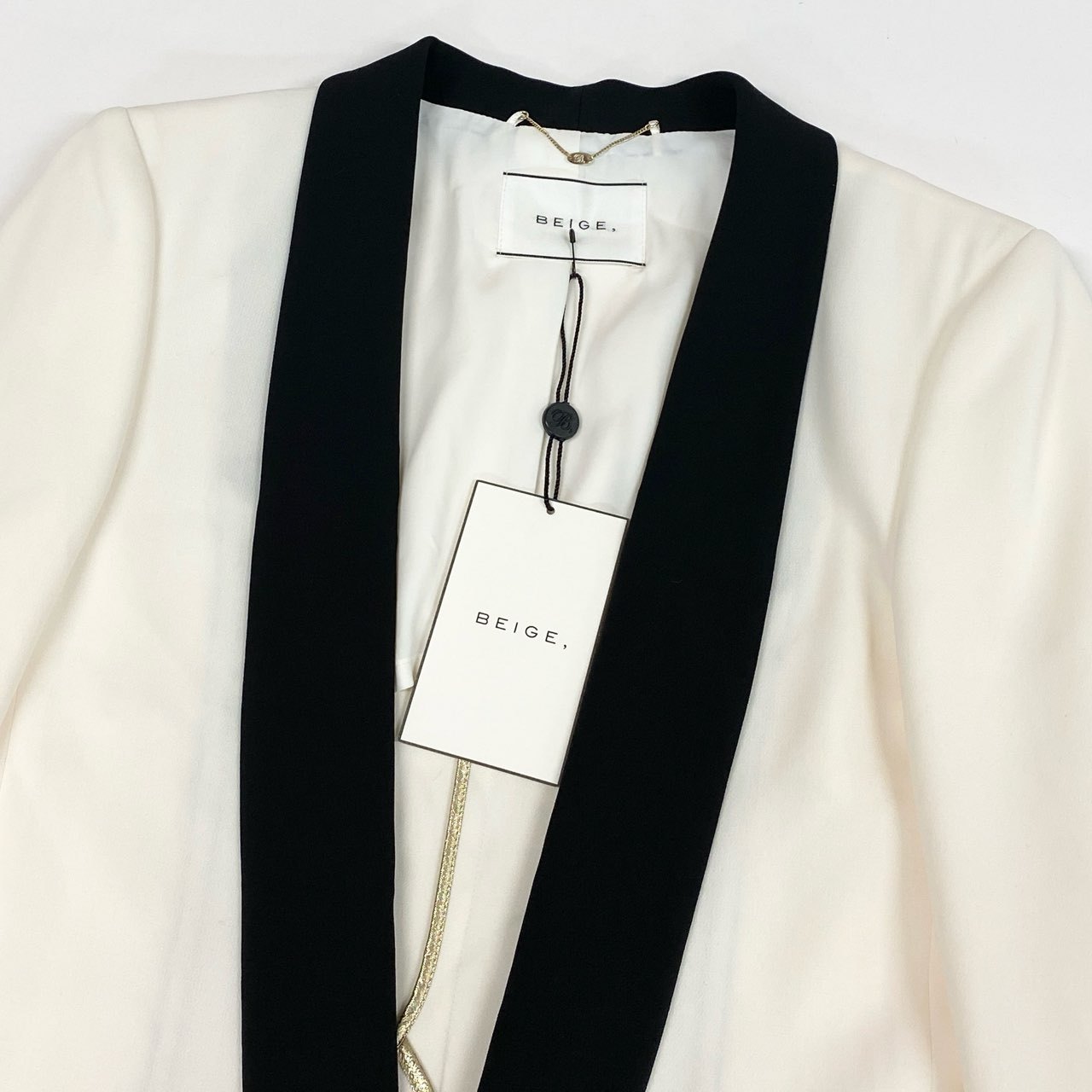 36a7 《タグ付き》 BEIGE, ベイジ タキシード風 テーラードジャケット 2 ホワイト 羽織 オンワード ONWARD 日本製 タグ付きt18r