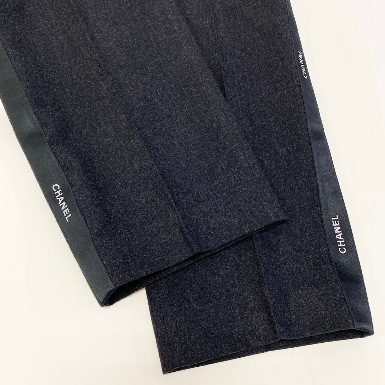 Cf9 【美品】CHANEL シャネル 1996年 サイドラインロゴ ワイドスラックス ウールパンツ ボトムス P05760 40サイズ ダークグレー ウール100％ レディース 女性用ta1ta1