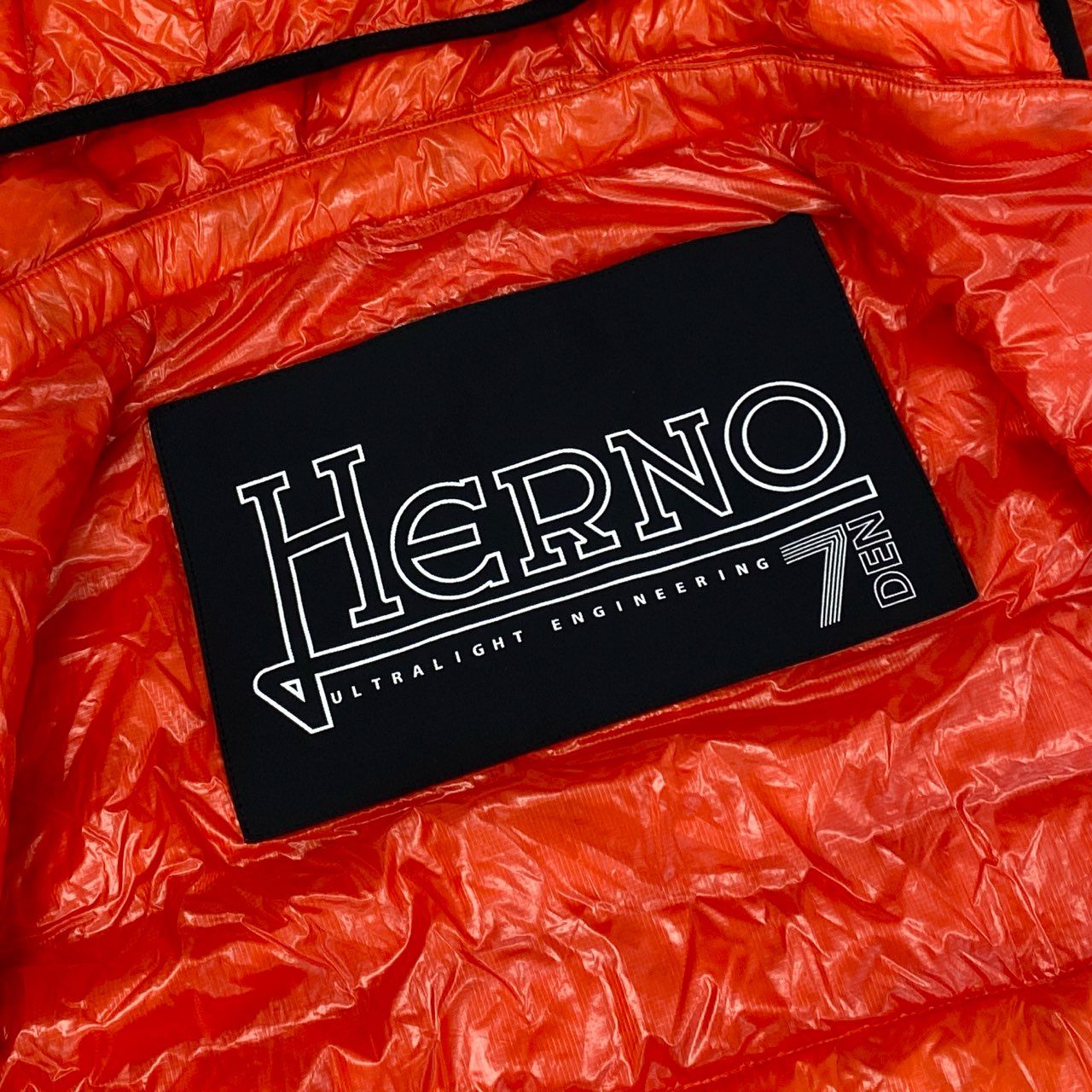 41j29 HERNO ヘルノ ライトダウンベスト ダウンジャケット アウター フード着脱可 17478-16333-3 48サイズ オレンジ メンズu02t