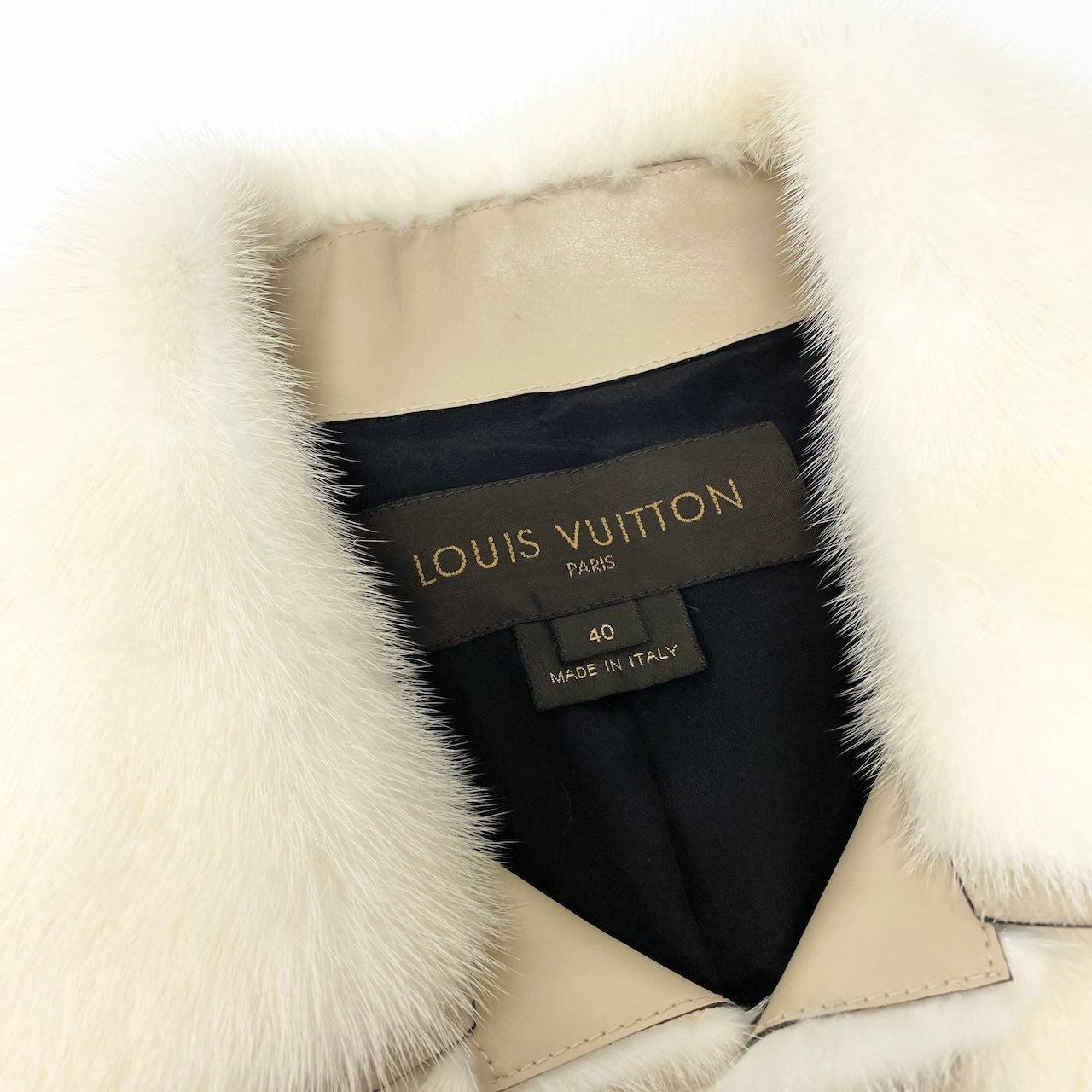I LOUIS VUITTON ルイヴィトン ミンクファーレザーコート ロングコート トグルコート 40サイズ アイボリー ベージュ ミンク シルク レザー レディース 女性用nu1