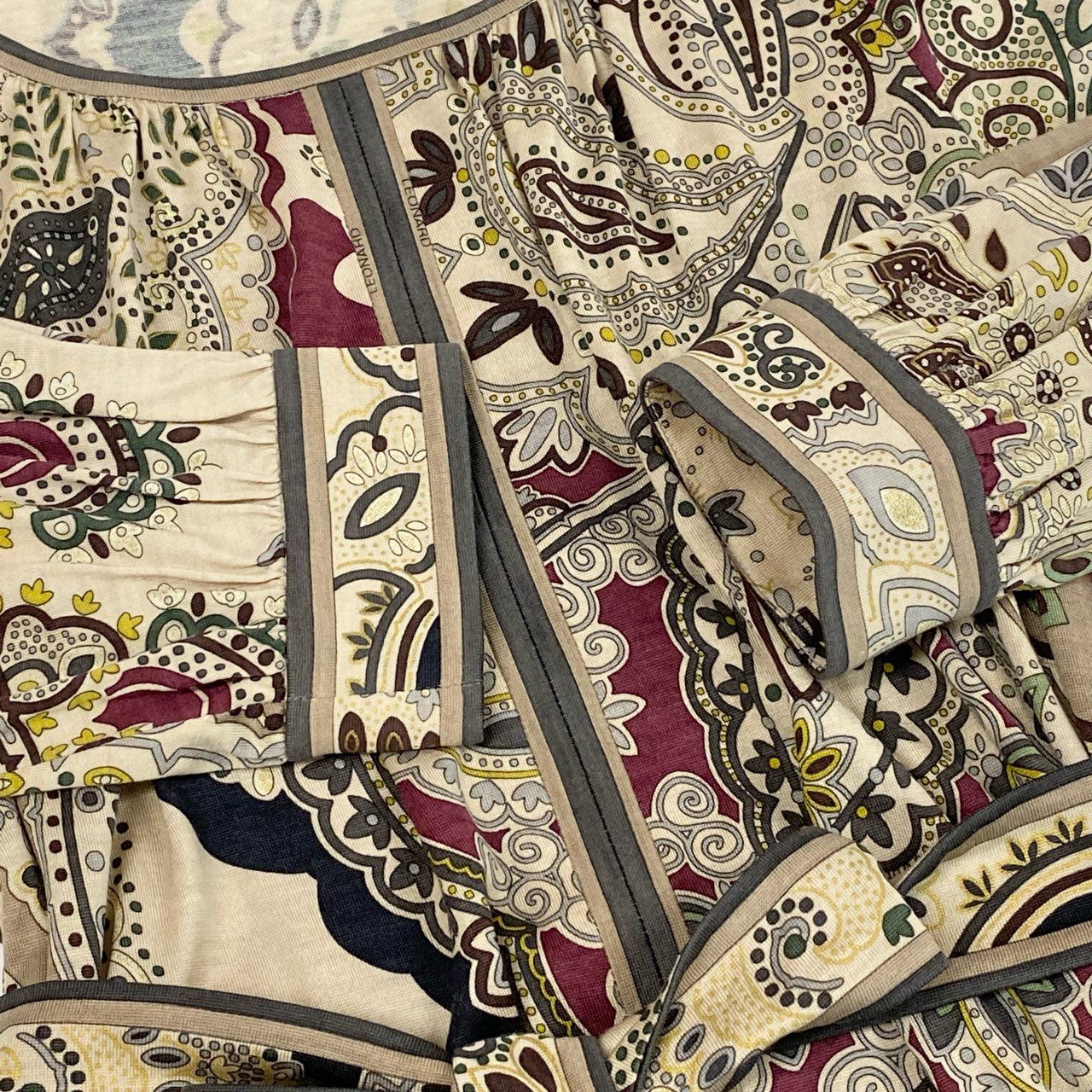 49L9 【美品】LEONARD レオナール 長袖ワンピース 膝丈ワンピース 総柄 ウエストリボン  Mサイズ マルチカラー レディースo07t