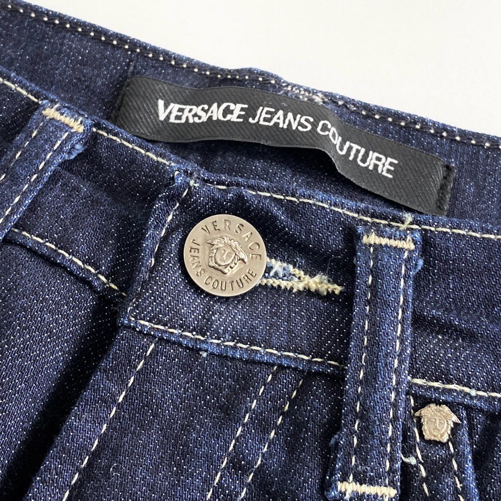 52f20 《美品》 VERSACE ヴェルサーチ メデューサボタン スキニー デニムパンツ ジーパン サイズ26 インディゴブルー レディース