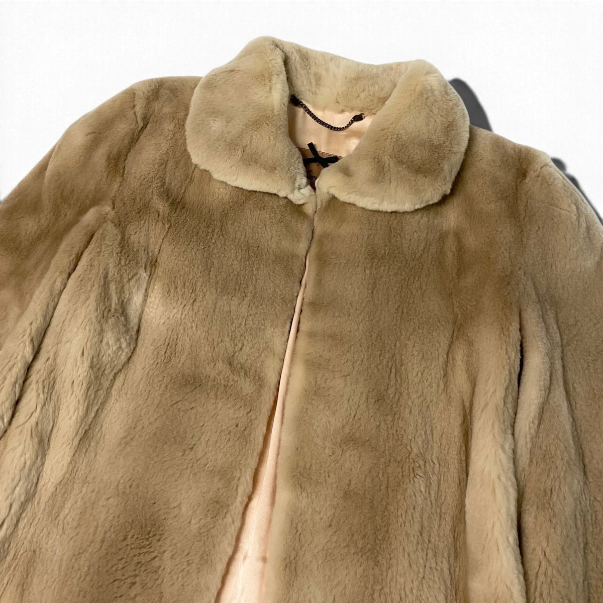 j29 【美品】Blumarine 毛皮コート ラビットファーコート アウター イタリア製 38サイズ ベージュ レディース 女性用u02t