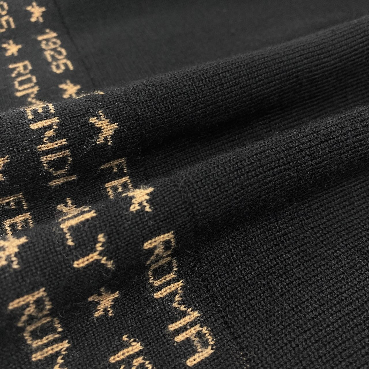 Id23 【未使用タグ付】 FENDI フェンディ ロゴプリント ニットスカート 膝丈スカート イタリア製 サイズ42 ブラック ウール100％ レディース 女性用u02t