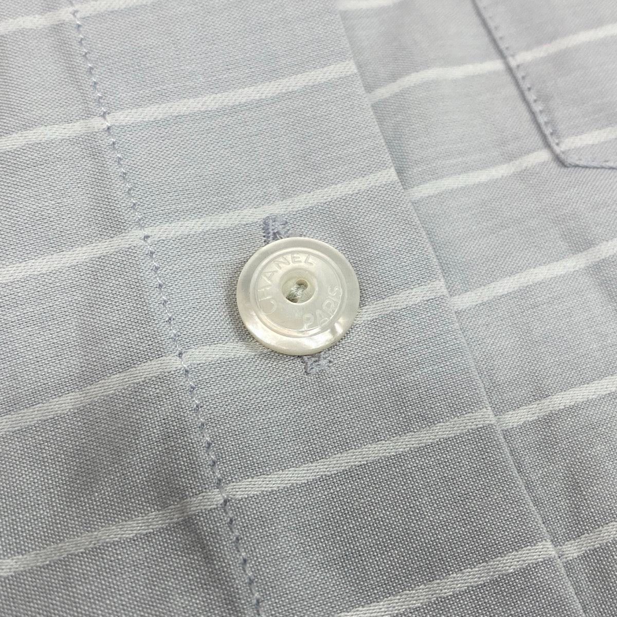 Ce28 CHANEL シャネル 2000年ss IDENTIFICATION 七分袖シャツ 袖ロゴ ボーダー柄 P14742V08220 ライトグレー ホワイト コットン100％ レディースu02tu02t