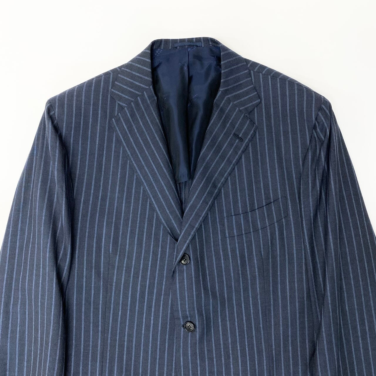 49d5 【イタリア製】Kiton キートン キトン サイズ54  カシミヤ100％ 3ボタン シングルスーツ セットアップ 背抜き 4シーズン向け ストライプ メンズ フォーマルk02i