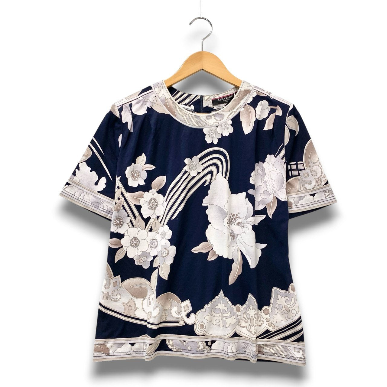 75b26 LEONARD レオナール ラウンドネック半袖Tシャツ 美しい花柄プリント  0379125 Lサイズ ネイビー系 コットン100％ レディース 女性用u02t