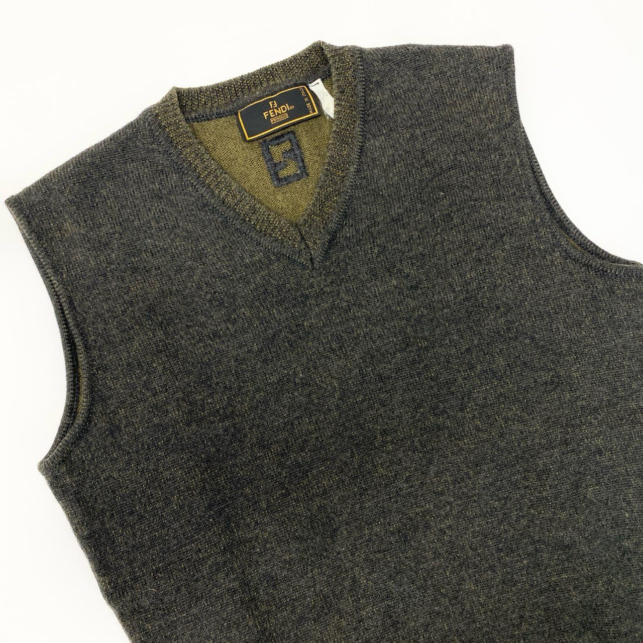 48a19 Vintage FENDI ヴィンテージ フェンディ ロゴ刺繍 ニットベスト Vネック ワンポイントロゴ サイズ42 カーキ系 ウール100％ レディースk02i