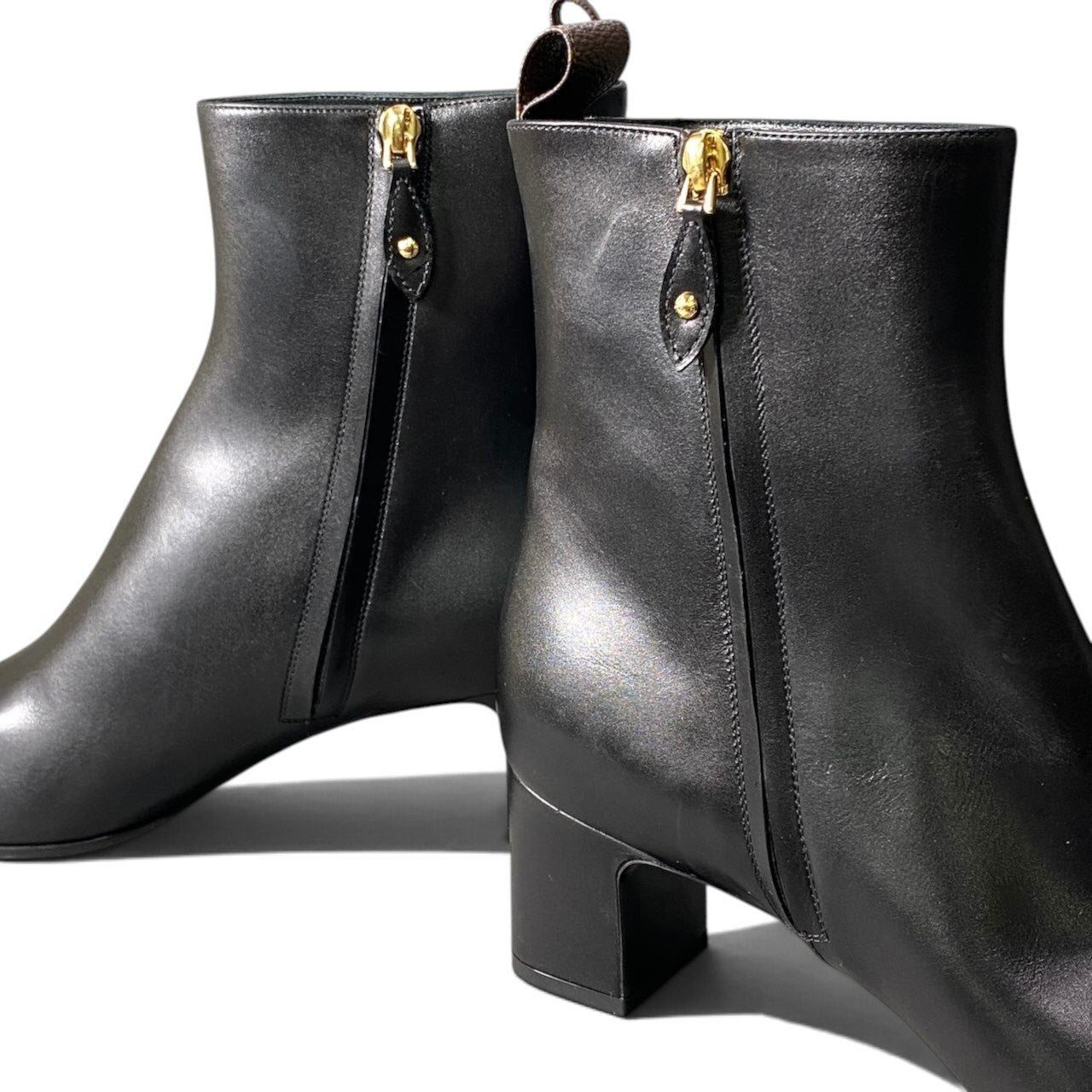 h12【極美品】LOUIS VUITTON ドナ・ライン アンクルブーツ 40サイズ ブラック レザー レディース 女性用k02i