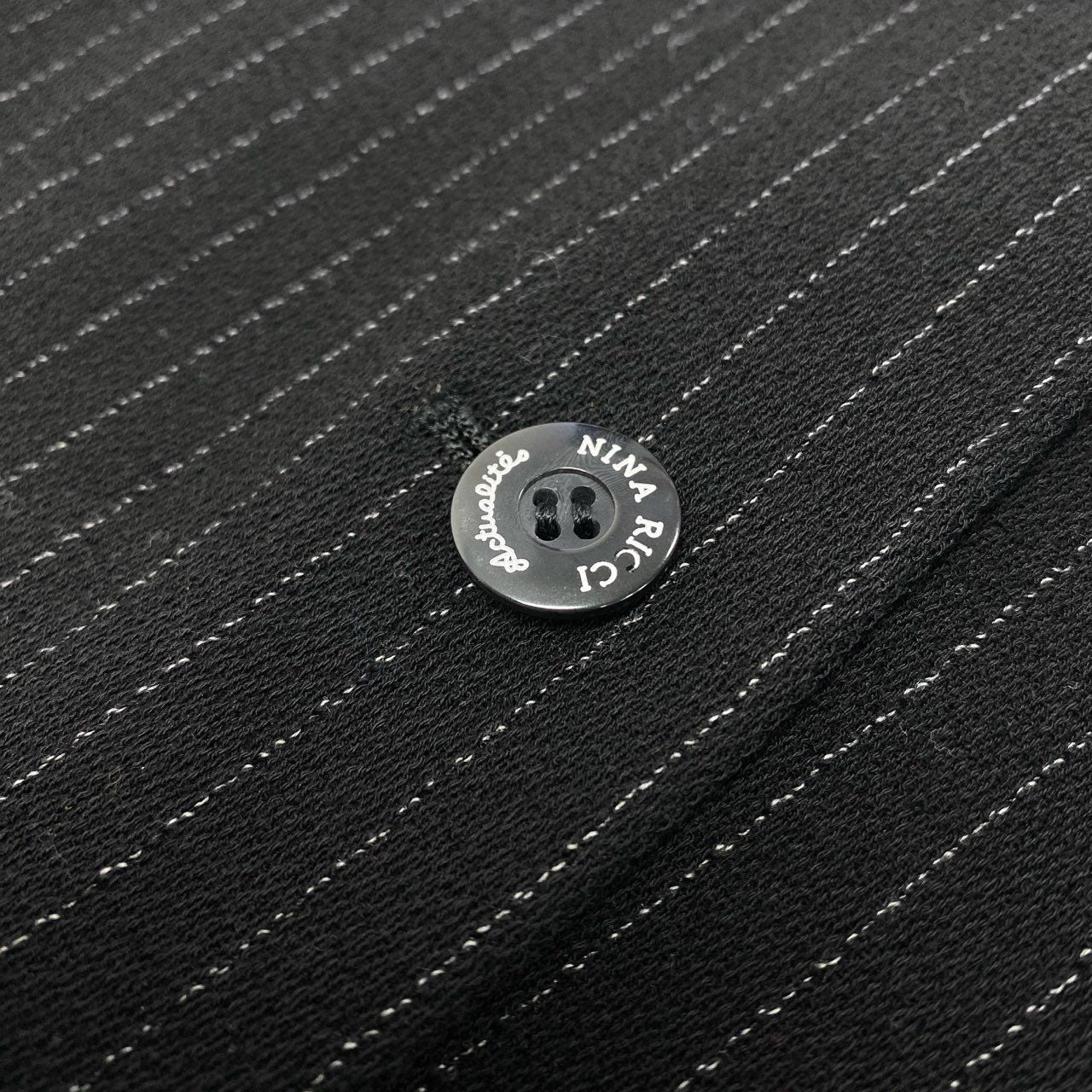 15K18 《美品》 NINA RICCI Atelier ニナリッチ ノーカラージャケット ストライプ柄 ウールブレンド フォーマル レディース 女性用 13 ブラックu02t