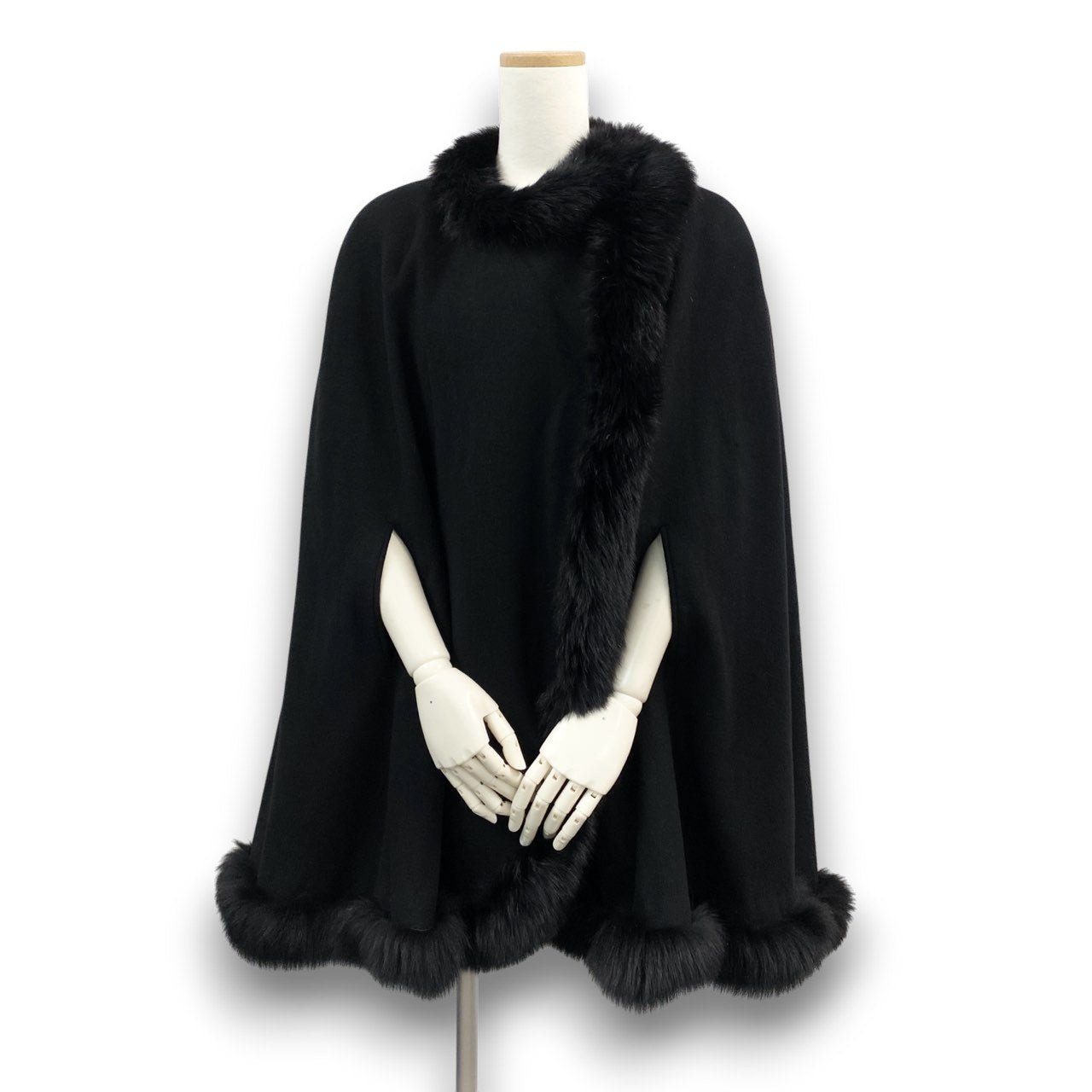 82a15【美品】 TISSCRIO MOONBAT ムーンバット BINICOCCHI ビニコッチ  カシミヤポンチョ  アウター フォックスファー レディース free ブラック カシミア100％u02t