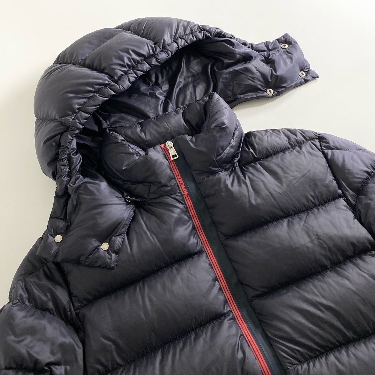 77d16 MONCLER モンクレール F20911A20100 ARVES GIUBBOTTO ダウンジャケット フーディ 2 ネイビー ナイロン ワッペン アウター フード取り外し可能 メンズ