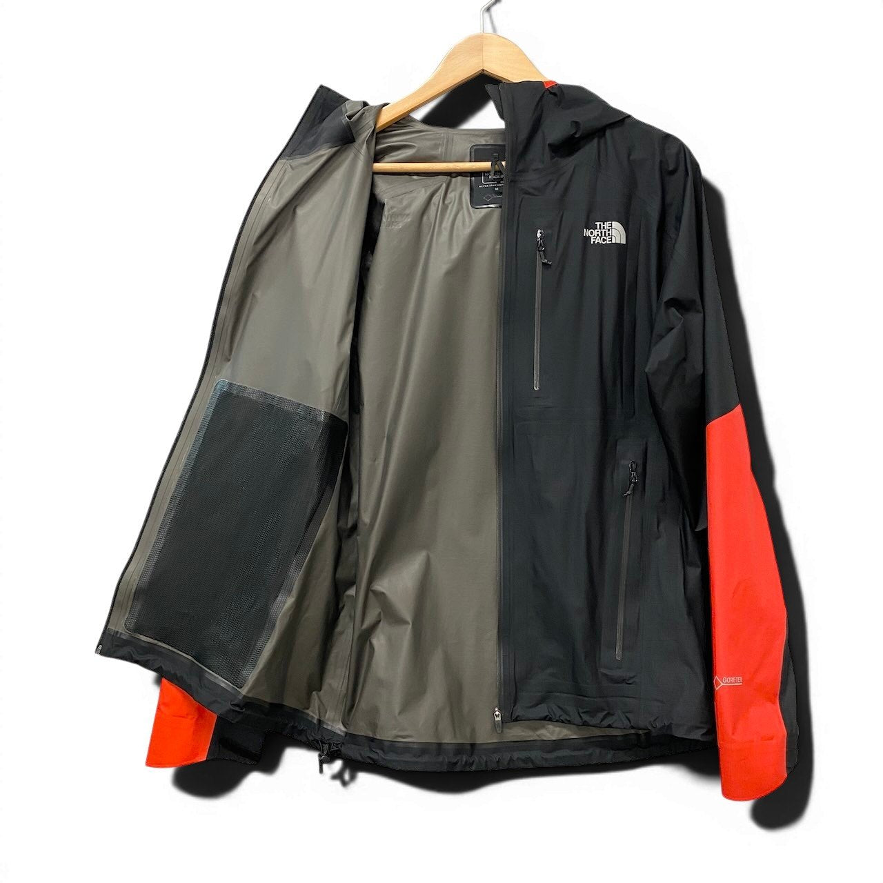 73e15 THE NORTH FACE ザノースフェイス トレイルランニング ジャケット エンデュランスフーディ NP11975 Mサイズ ブラック レッド ナイロン100％ メンズ 男性用t18r