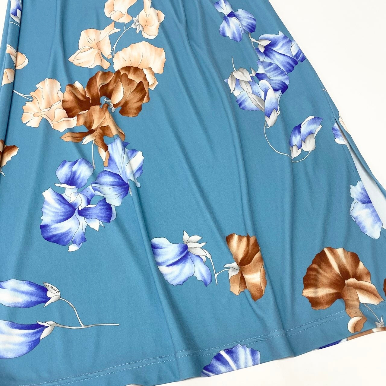 35d12 《美品》 LEONARD PARIS レオナール ショートスリーブワンピース ロングワンピース 美しい花柄プリント Vネック サイズ38 ブルー系 ナイロン100％ レディース 女性用u02t