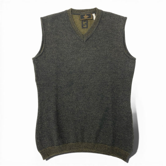 48a19 Vintage FENDI ヴィンテージ フェンディ ロゴ刺繍 ニットベスト Vネック ワンポイントロゴ サイズ42 カーキ系 ウール100％ レディースk02i