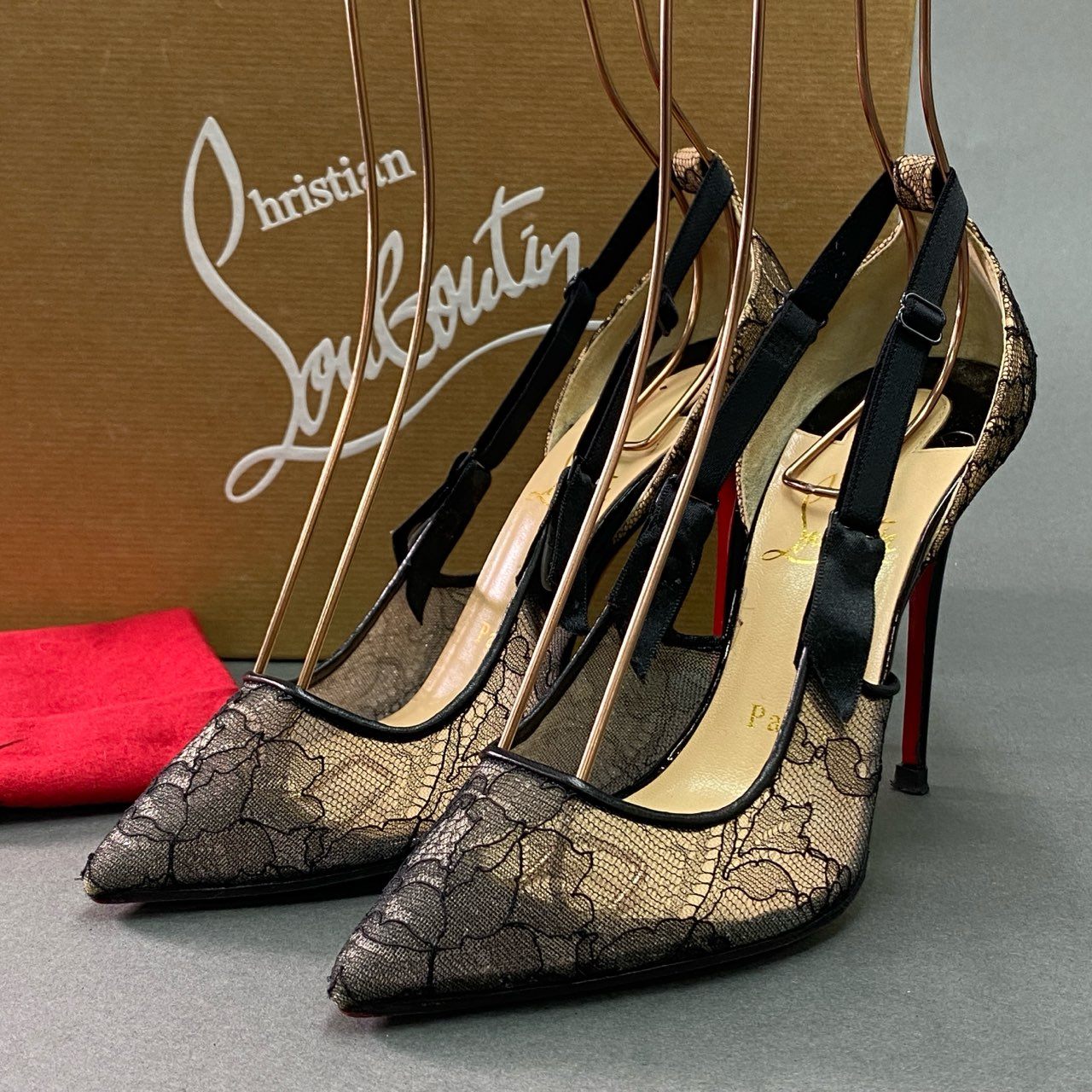 5g8《美品》 Christian Louboutin クリスチャンルブタン HOT JEANBI 100 フラワーレースパンプス 36 1/2 ブラック シューズ 箱付き