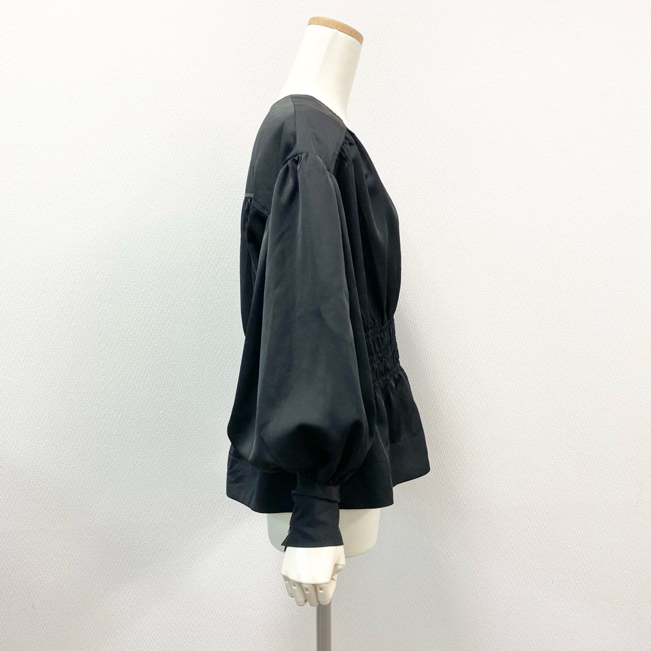 27j22《未使用》 GANNI ガニー 長袖ブラウス シャツ トップス ウエストギャザー ボリュームスリーブ サイズ36 ブラック レディースu02t