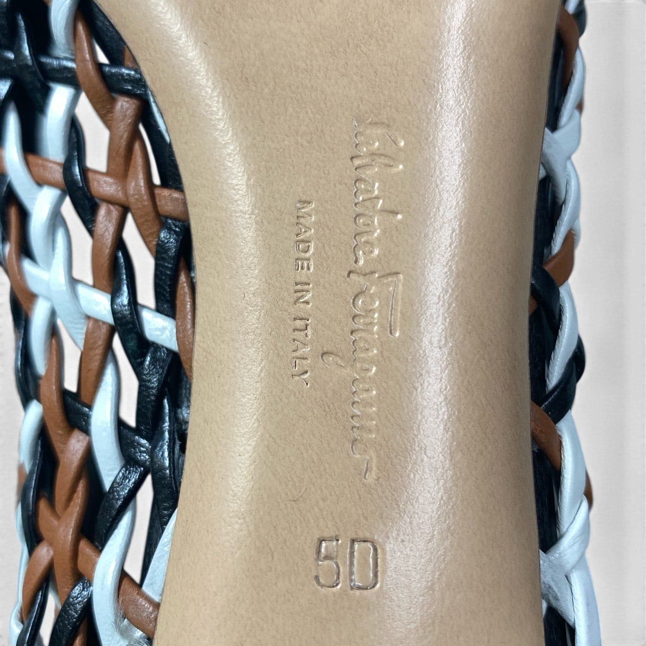 2d23 Salvatore Ferragamo サルバトーレフェラガモ ヴァラリボンパンプス 編み込み メッシュ シューズ 50サイズ マルチカラー レザー レディース 女性用u02tu02t